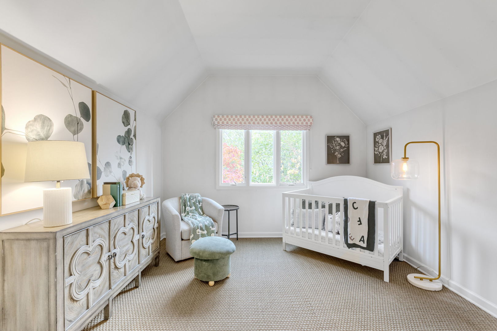 Lake Forest, Illinois, 60045, United States, 4 Bedrooms Bedrooms, ,3 BathroomsBathrooms,Residential,For Sale,1989668