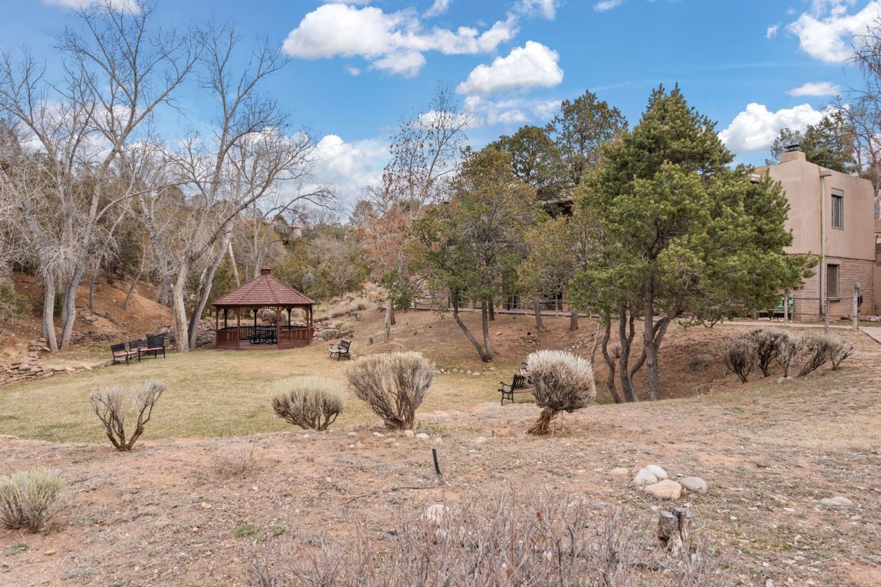 Santa Fe, New Mexico, 87501, United States, 2 Bedrooms Bedrooms, ,3 BathroomsBathrooms,Residential,For Sale,1959101