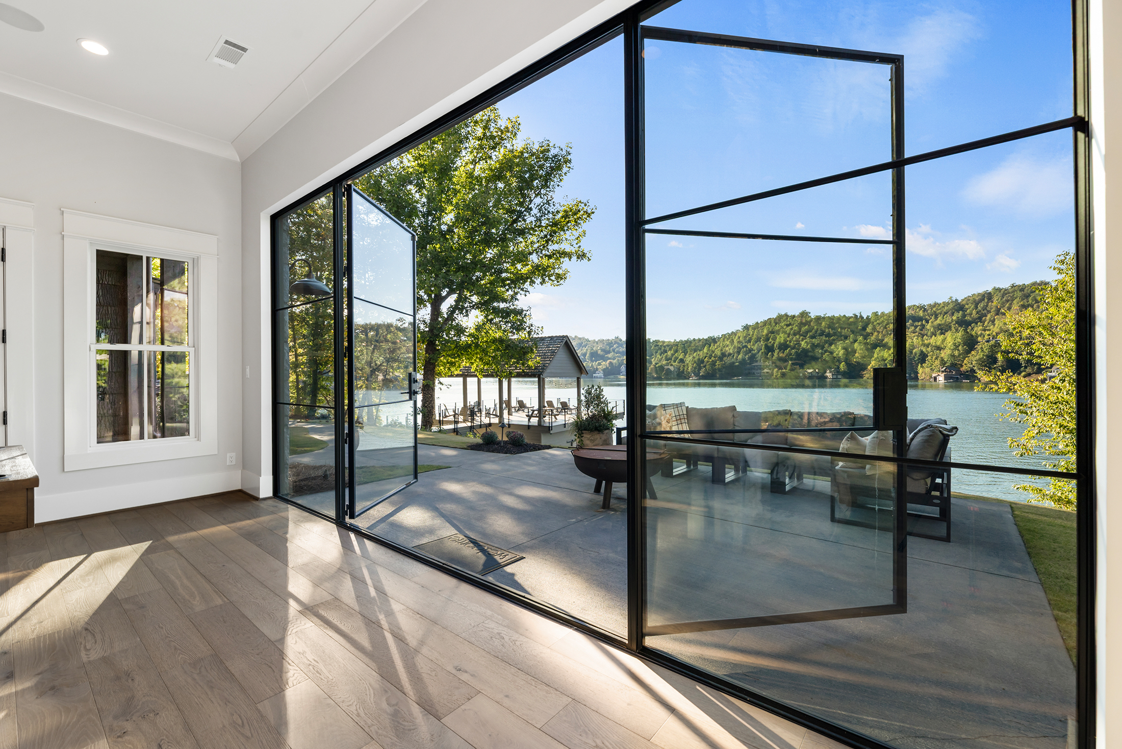  Breathtaking Lake Burton Views from an Exceptional Custom Lakehouse - 物件實景