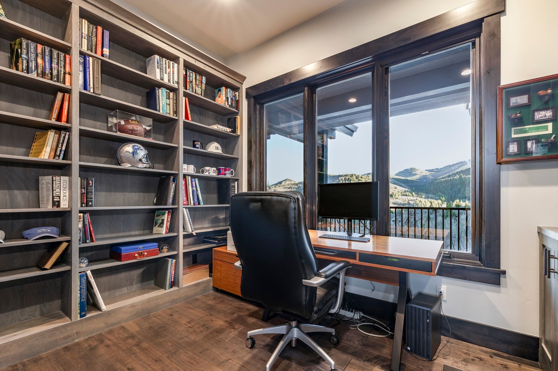  Views, Privacy and Main Level Living in a Gated Community - 物件實景