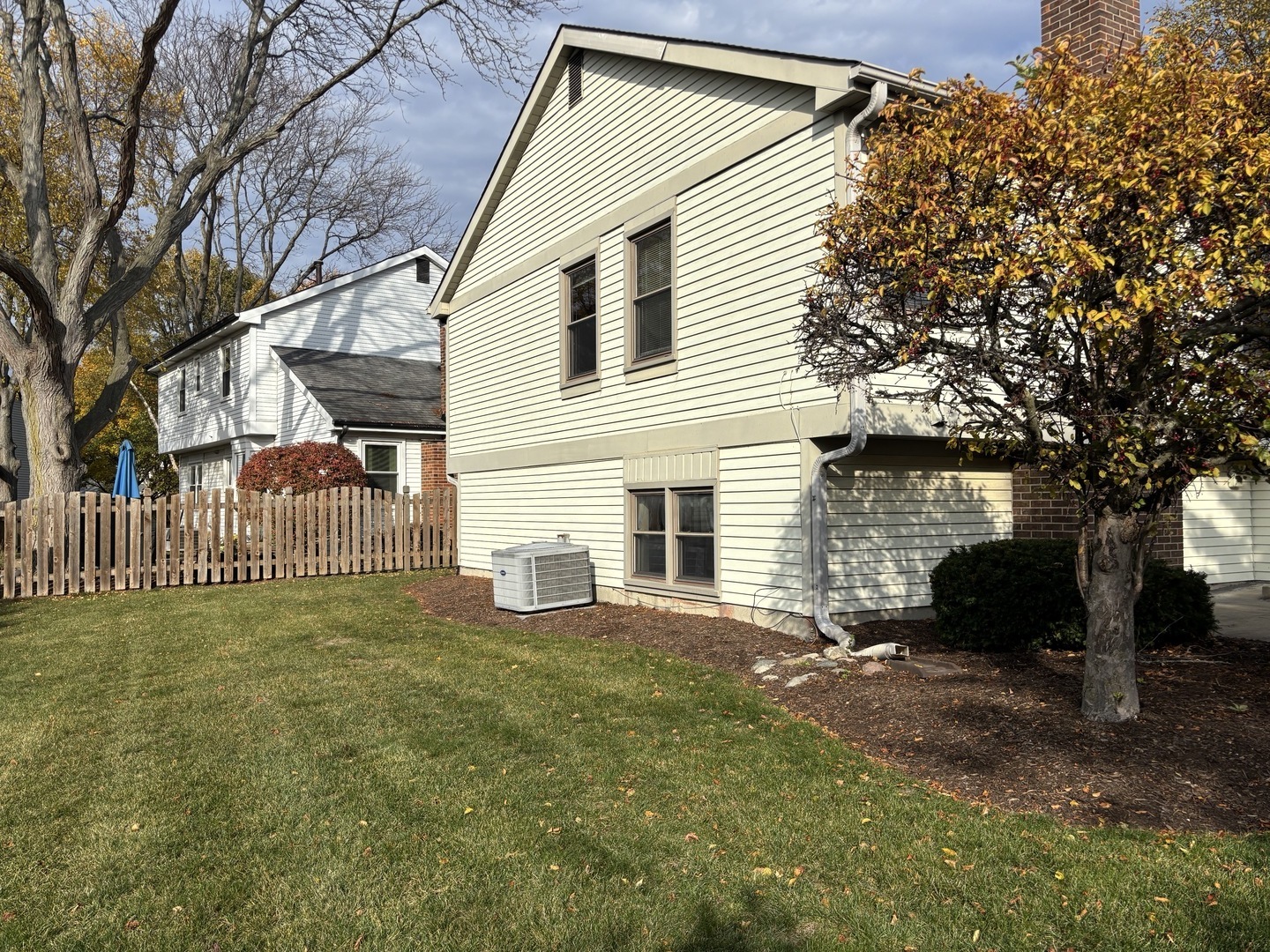 Hoffman Estates, Illinois, 60010, United States, 5 Bedrooms Bedrooms, ,3 BathroomsBathrooms,Residential,For Sale,1989423