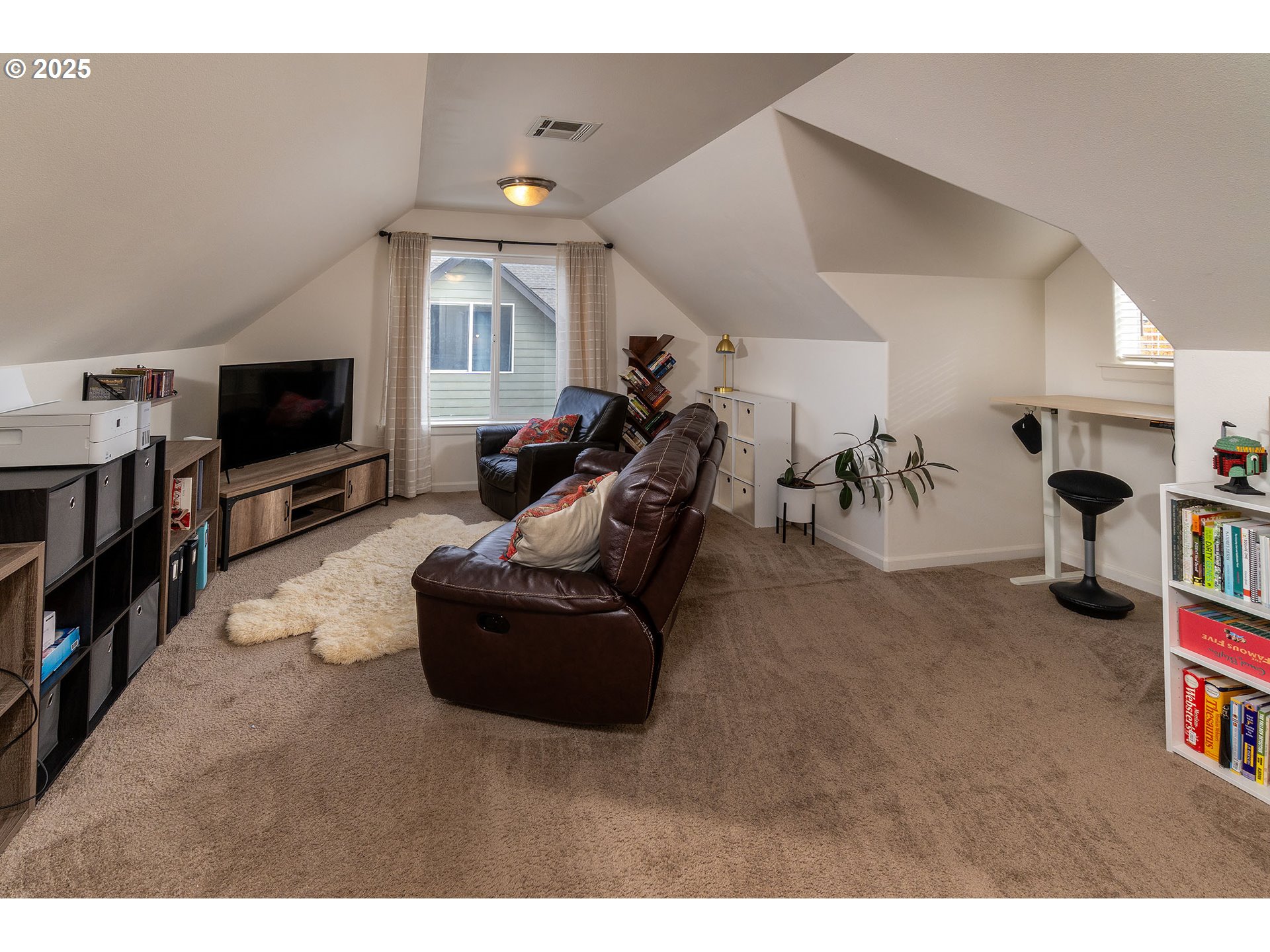 Bend, Oregon, 97701, United States, 3 Bedrooms Bedrooms, ,2 BathroomsBathrooms,Residential,For Sale,1993105