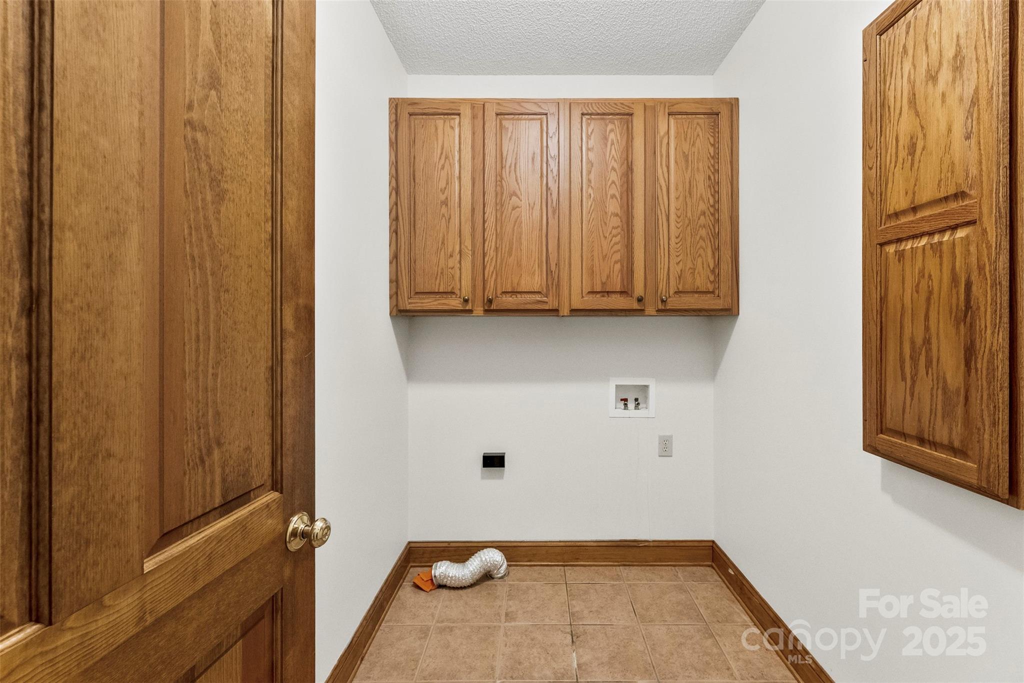 Lincolnton, North Carolina, 28092, United States, 3 Bedrooms Bedrooms, ,3 BathroomsBathrooms,Residential,For Sale,1910907