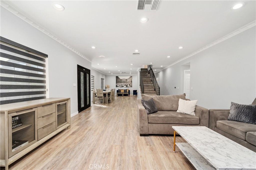 Valley Glen, California, 91401, United States, 4 Bedrooms Bedrooms, ,4 BathroomsBathrooms,Residential,For Sale,1990923