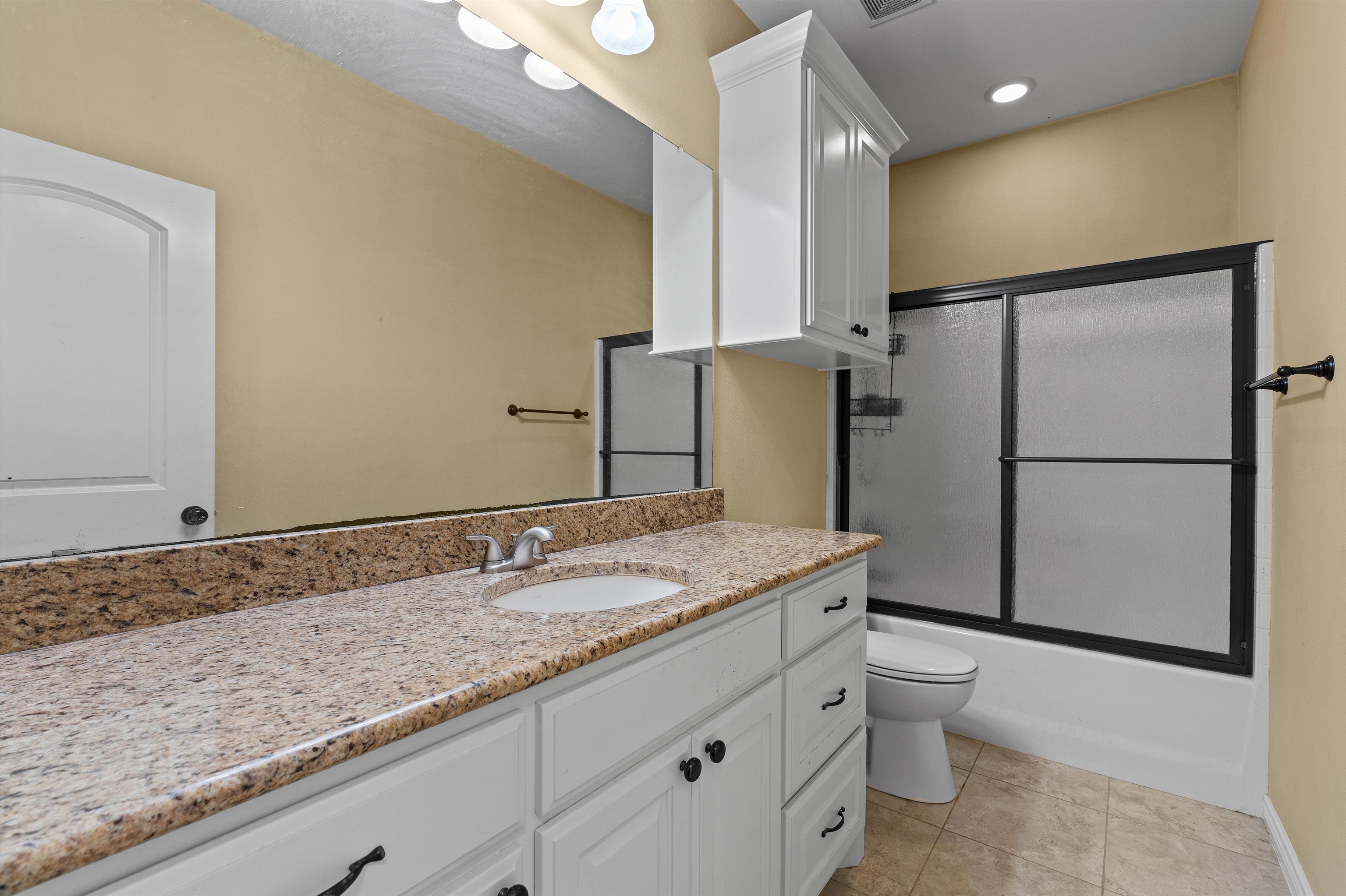 Henderson, Texas, 75654, United States, 5 Bedrooms Bedrooms, ,3 BathroomsBathrooms,Residential,For Sale,1983255