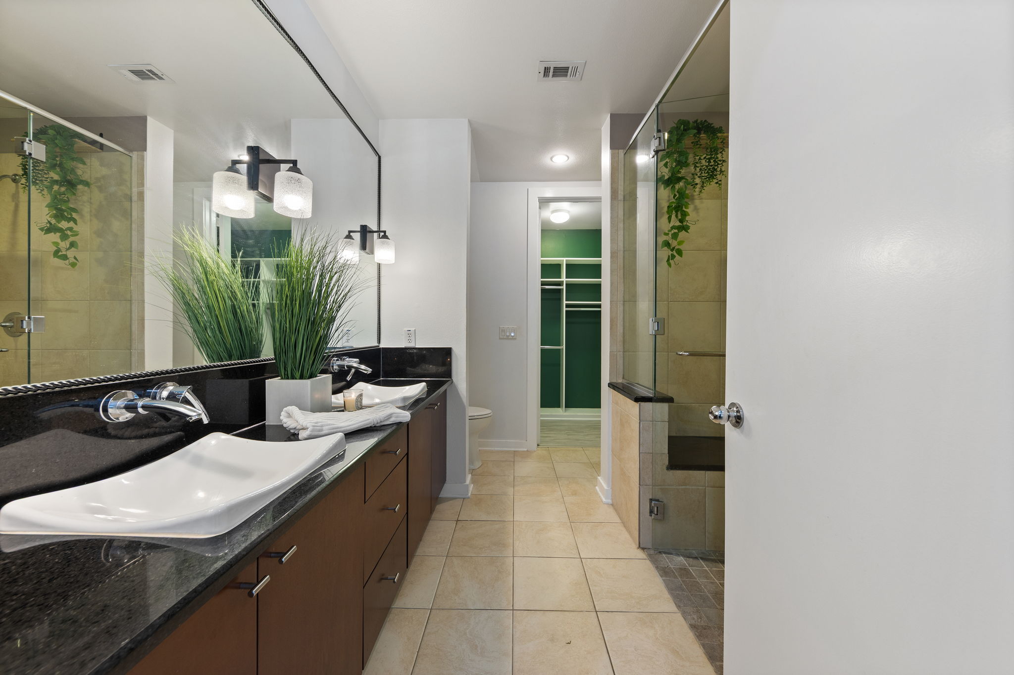  Stunning Updated 1BR/1.5BA Condo — Move-In Ready in the Heart of Uptown - 物件實景