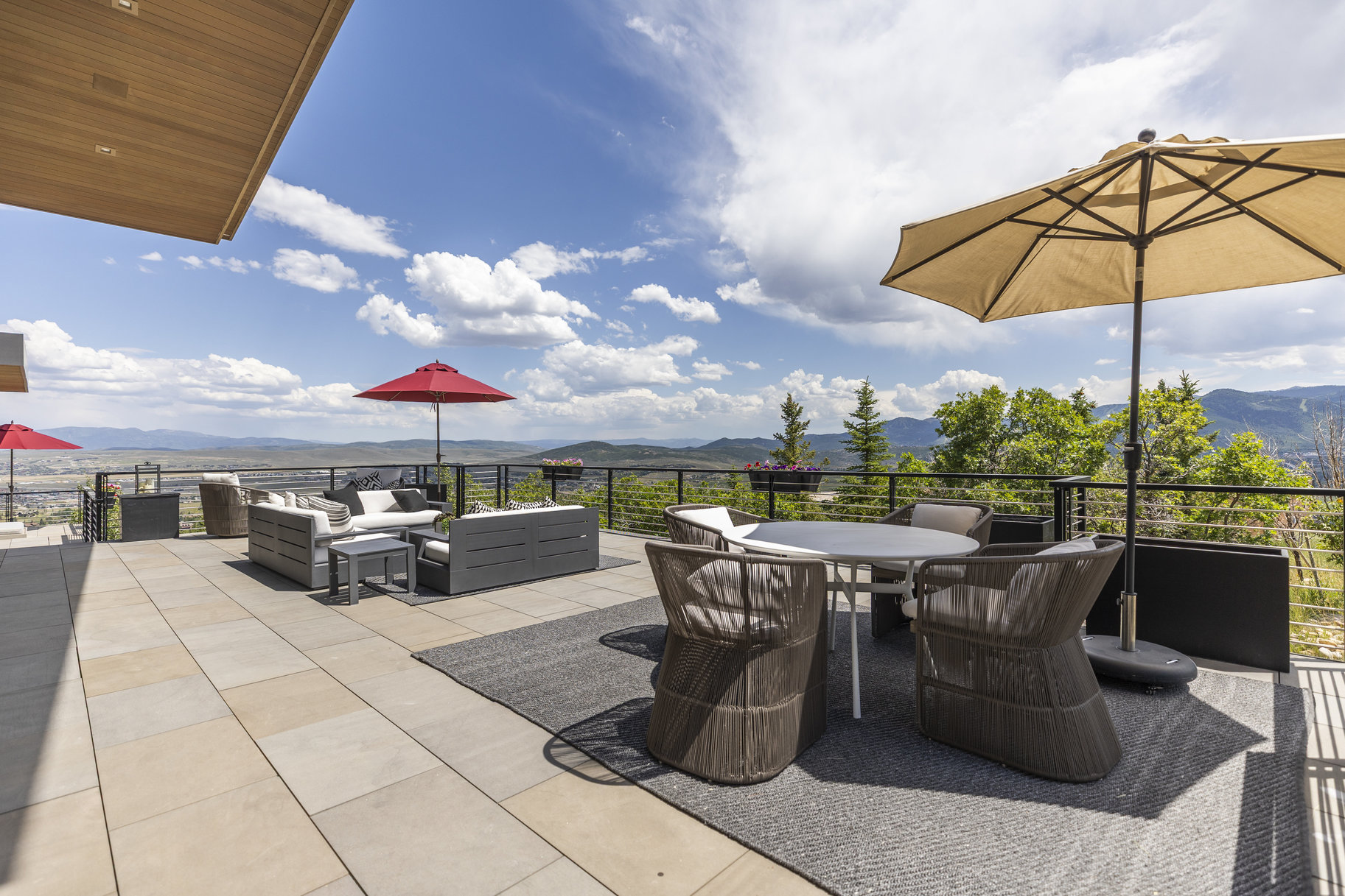  Sophisticated Mountain Design with Unmatched Views in an Elite Setting - 物件實景