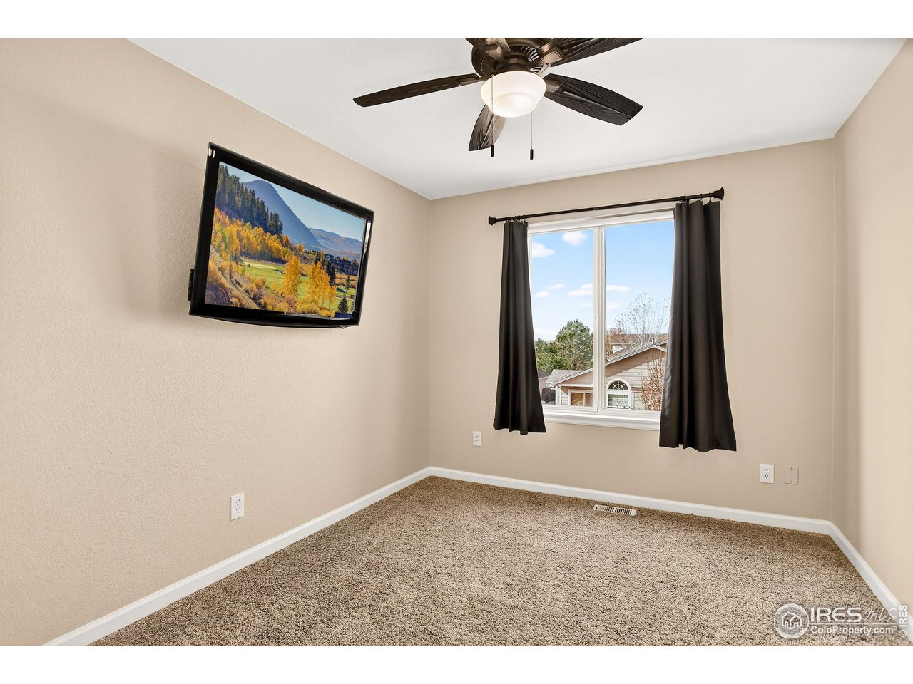 Aurora, Colorado, 80015, United States, 4 Bedrooms Bedrooms, ,2 BathroomsBathrooms,Residential,For Sale,2001847