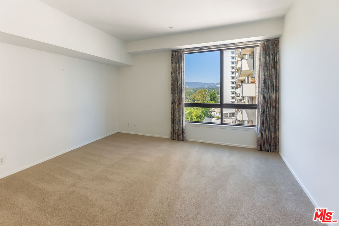 Los Angeles, California, 90024, United States, 2 Bedrooms Bedrooms, ,3 BathroomsBathrooms,Residential,For Sale,1883580