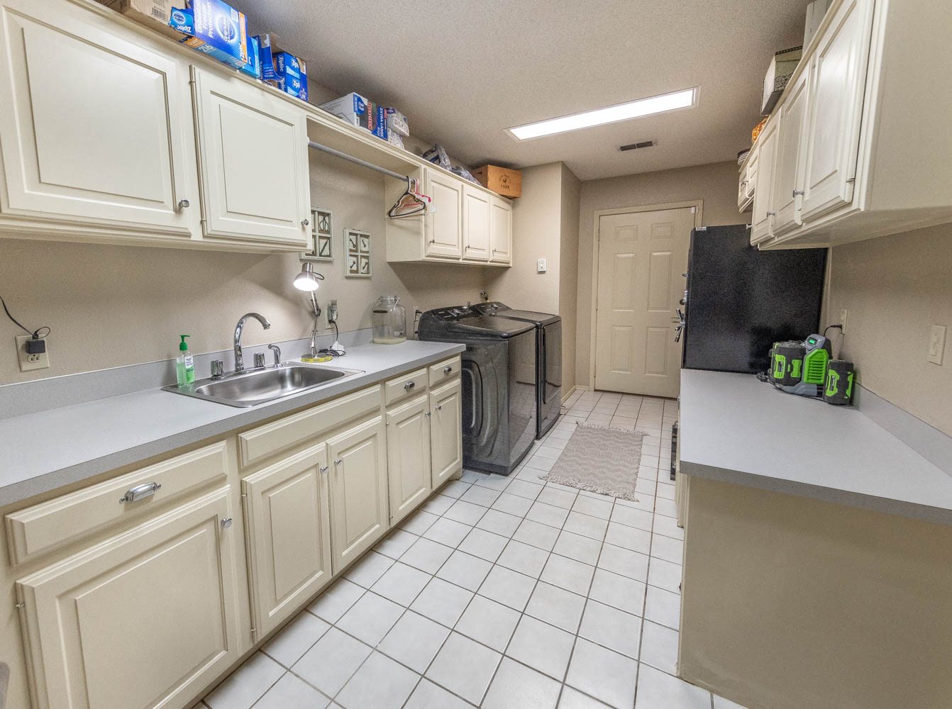 Levelland, Texas, 79336, United States, 4 Bedrooms Bedrooms, ,3 BathroomsBathrooms,Residential,For Sale,1901837