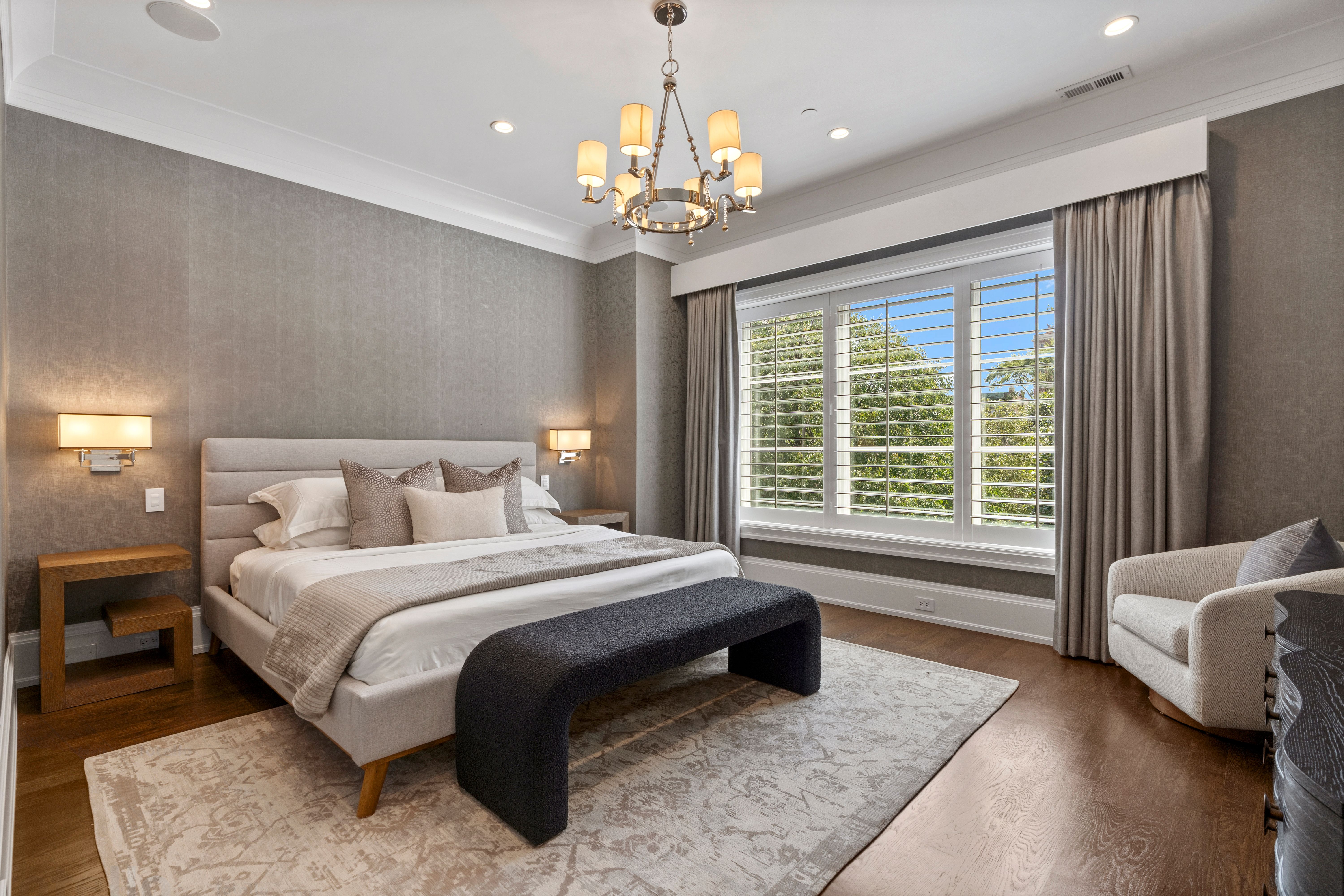  A Rare Opportunity to Own a 5,245-Square-Foot Single-Family Home - 物件實景