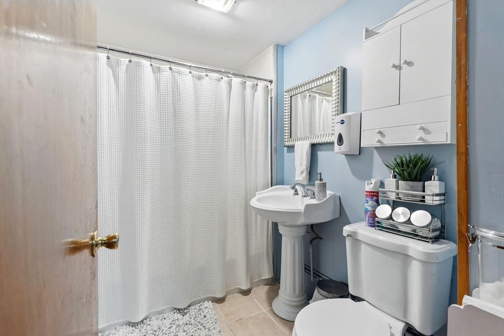 Worcester, Massachusetts, 01603, United States, 9 Bedrooms Bedrooms, ,3 BathroomsBathrooms,Residential,For Sale,1927945