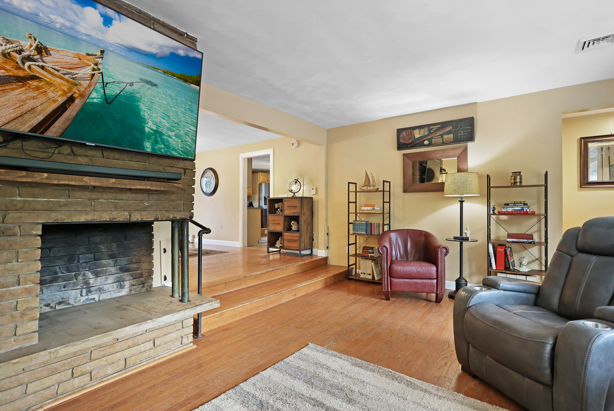 Haverhill, Massachusetts, 01830, United States, 3 Bedrooms Bedrooms, ,2 BathroomsBathrooms,Residential,For Sale,2048999