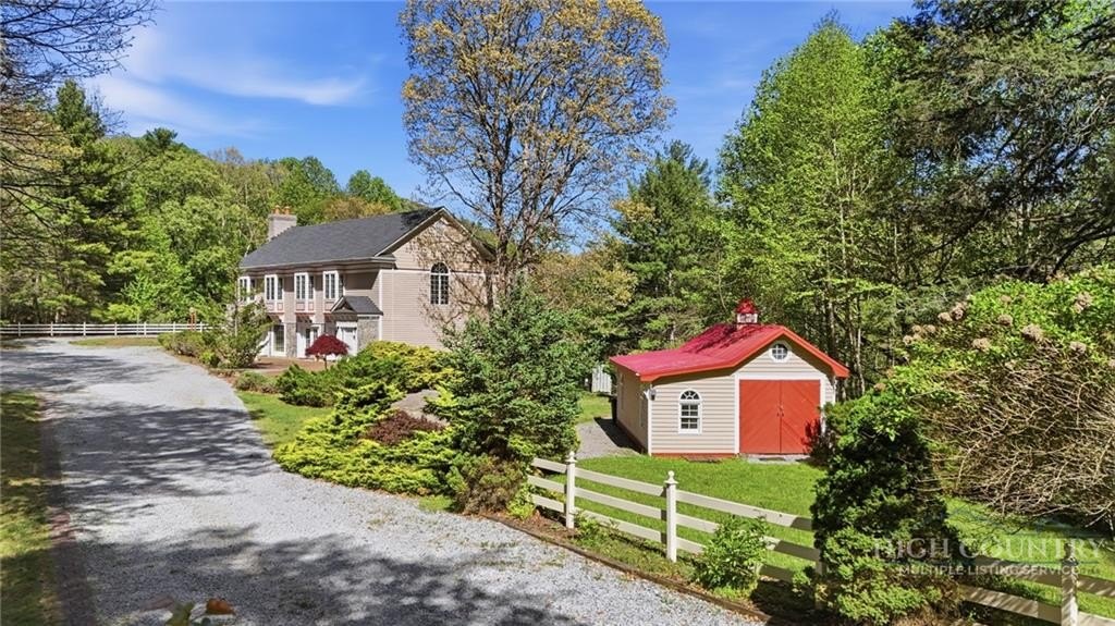 Banner Elk, North Carolina, 28604, United States, 4 Bedrooms Bedrooms, ,5 BathroomsBathrooms,Residential,For Sale,2020475