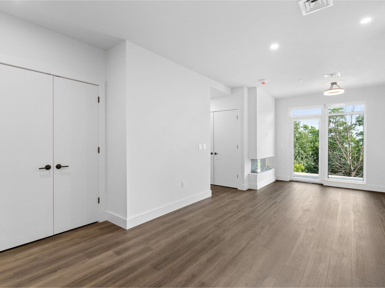 Burlington, Vermont, 05401, United States, 2 Bedrooms Bedrooms, ,1 BathroomBathrooms,Residential,For Sale,1941780