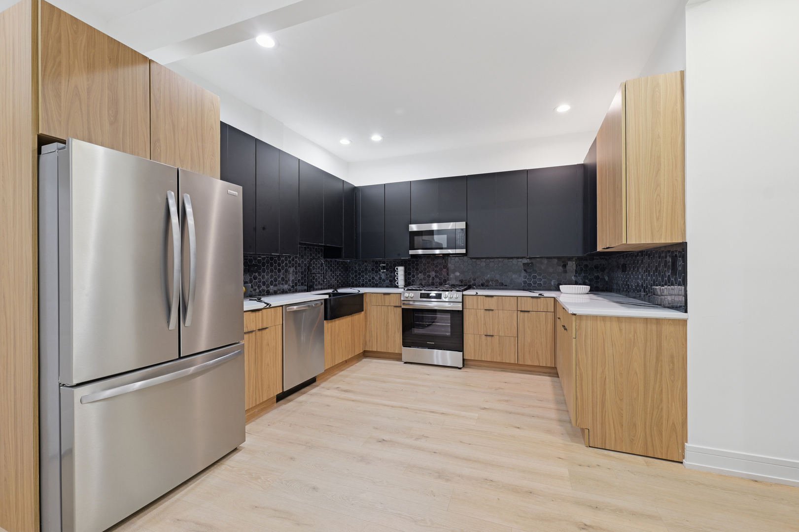 Chicago, Illinois, 60637, United States, 7 Bedrooms Bedrooms, ,Residential,For Sale,1917377