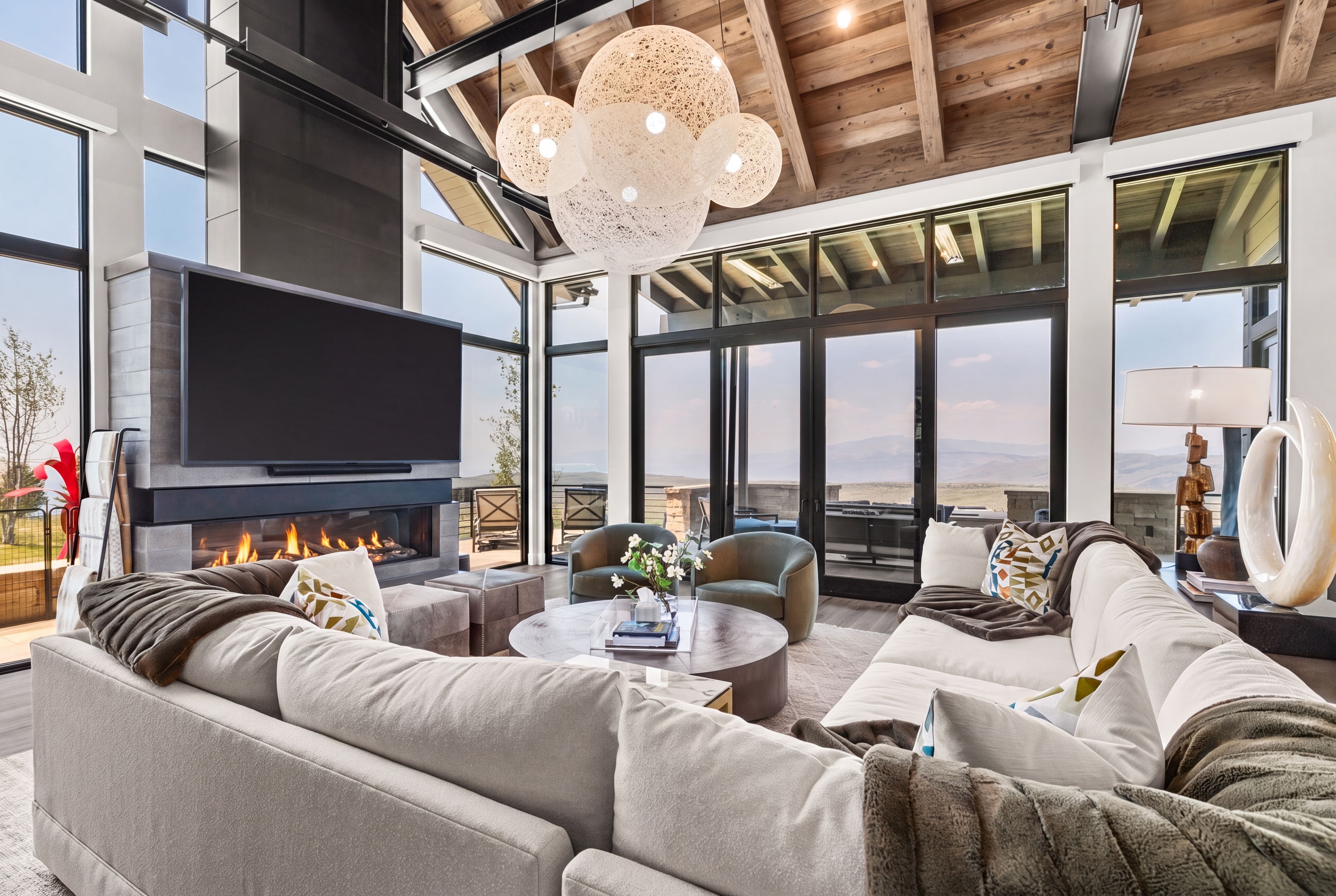  Designed to Embrace Both Grand Entertaining and Everyday Mountain Living - 物件實景