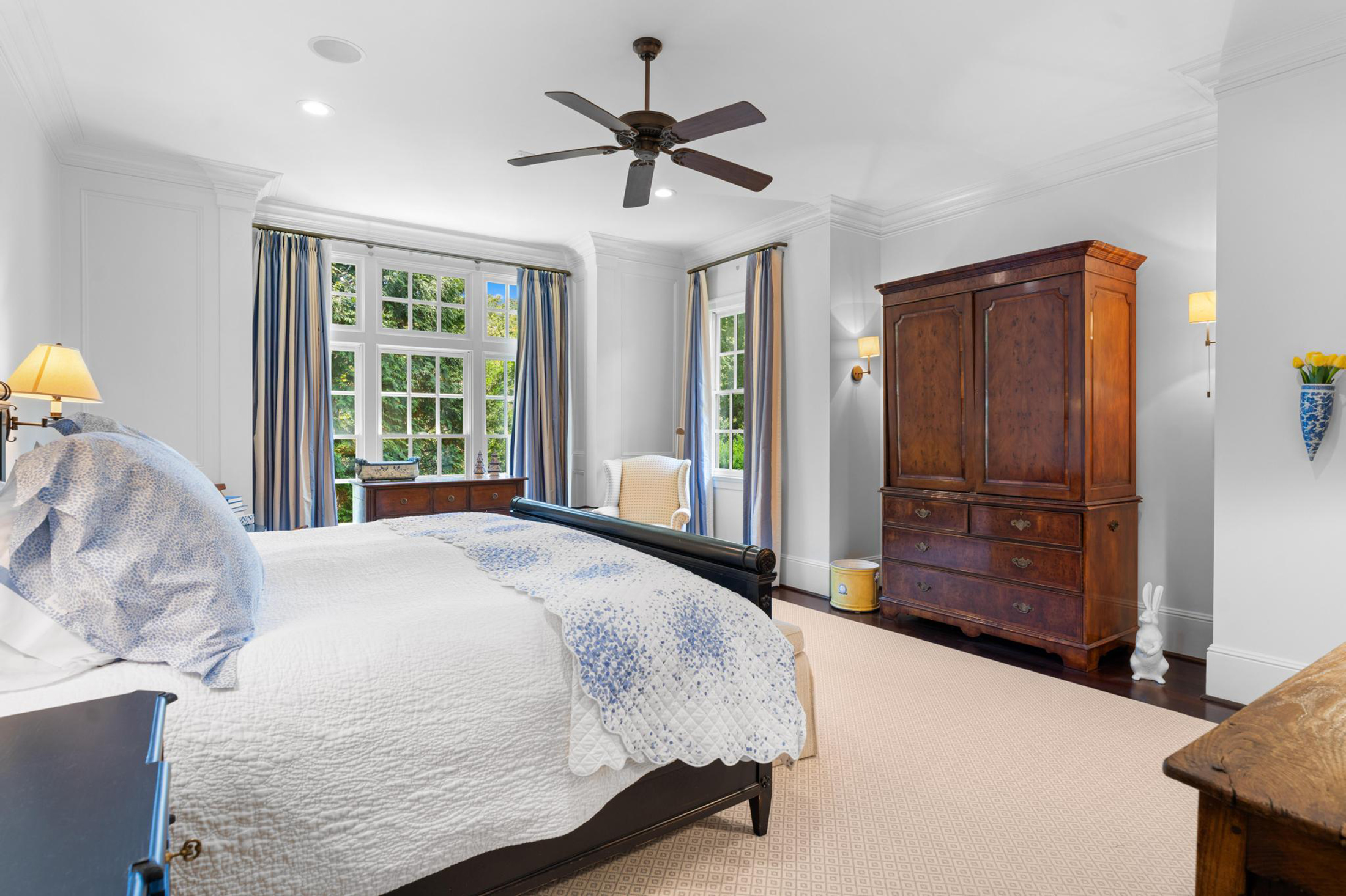  Sophisticated Newer Custom-built Home in Desirable Garden Hills - 物件實景