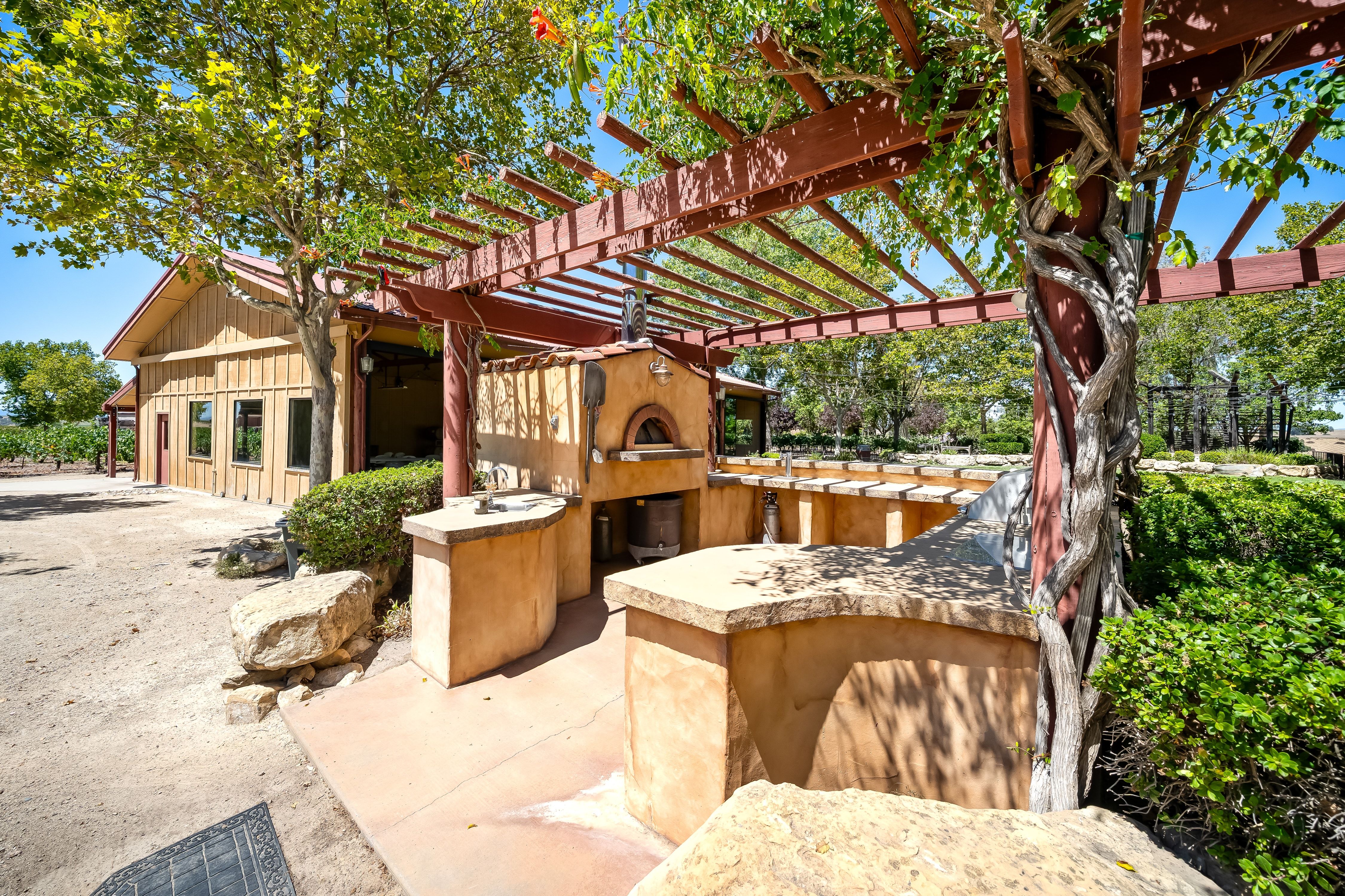  2995 Pleasant Valley Road - 物件實景
