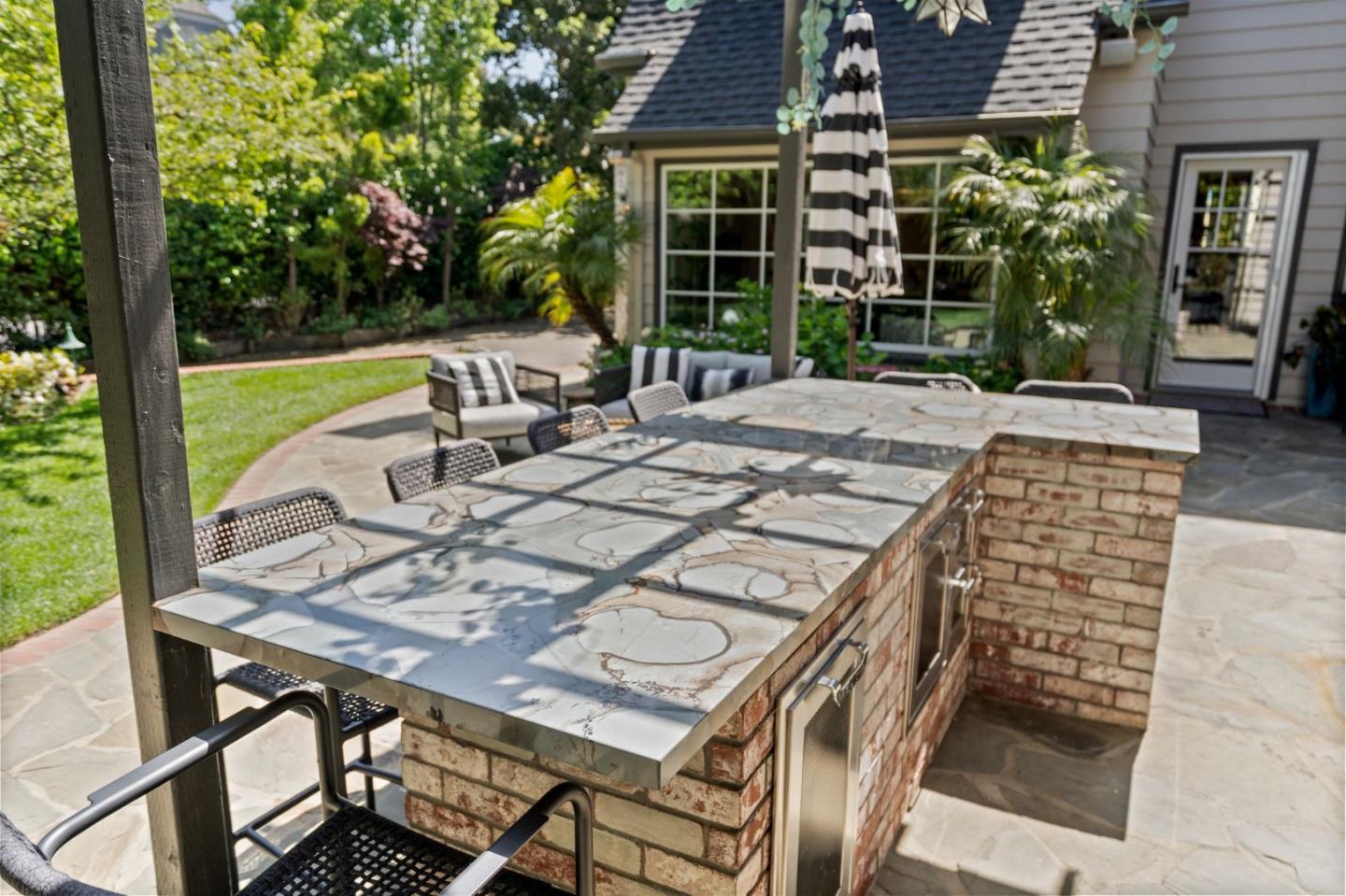 Hillsborough, California, 94010, United States, 6 Bedrooms Bedrooms, ,7 BathroomsBathrooms,Residential,For Sale,1947019