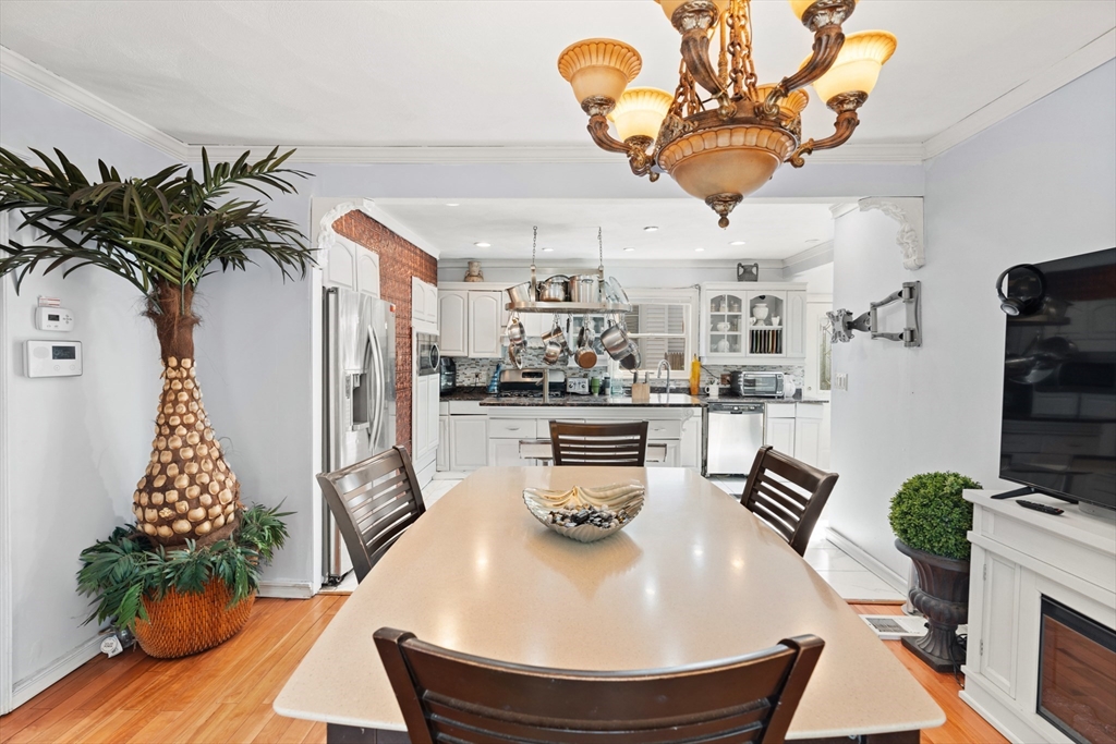 Lynn, Massachusetts, 01905, United States, 3 Bedrooms Bedrooms, ,2 BathroomsBathrooms,Residential,For Sale,1983018