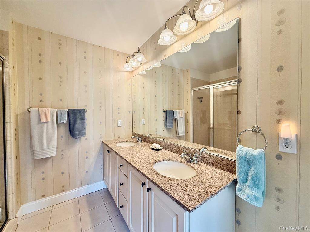 Hyde Park, New York, 12538, United States, 3 Bedrooms Bedrooms, ,4 BathroomsBathrooms,Residential,For Sale,1977599