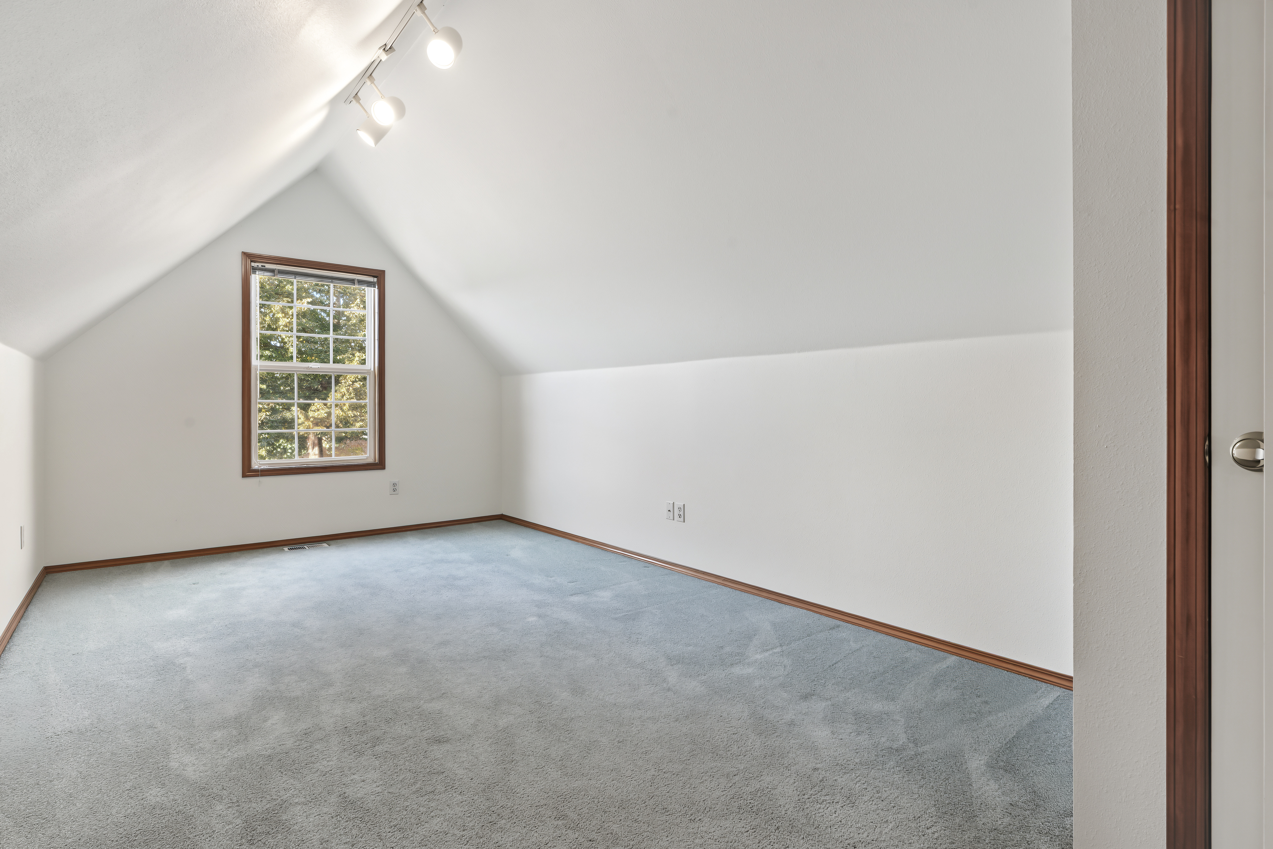  2113 12th Ave NW, Puyallup, WA 98371 - 物件實景