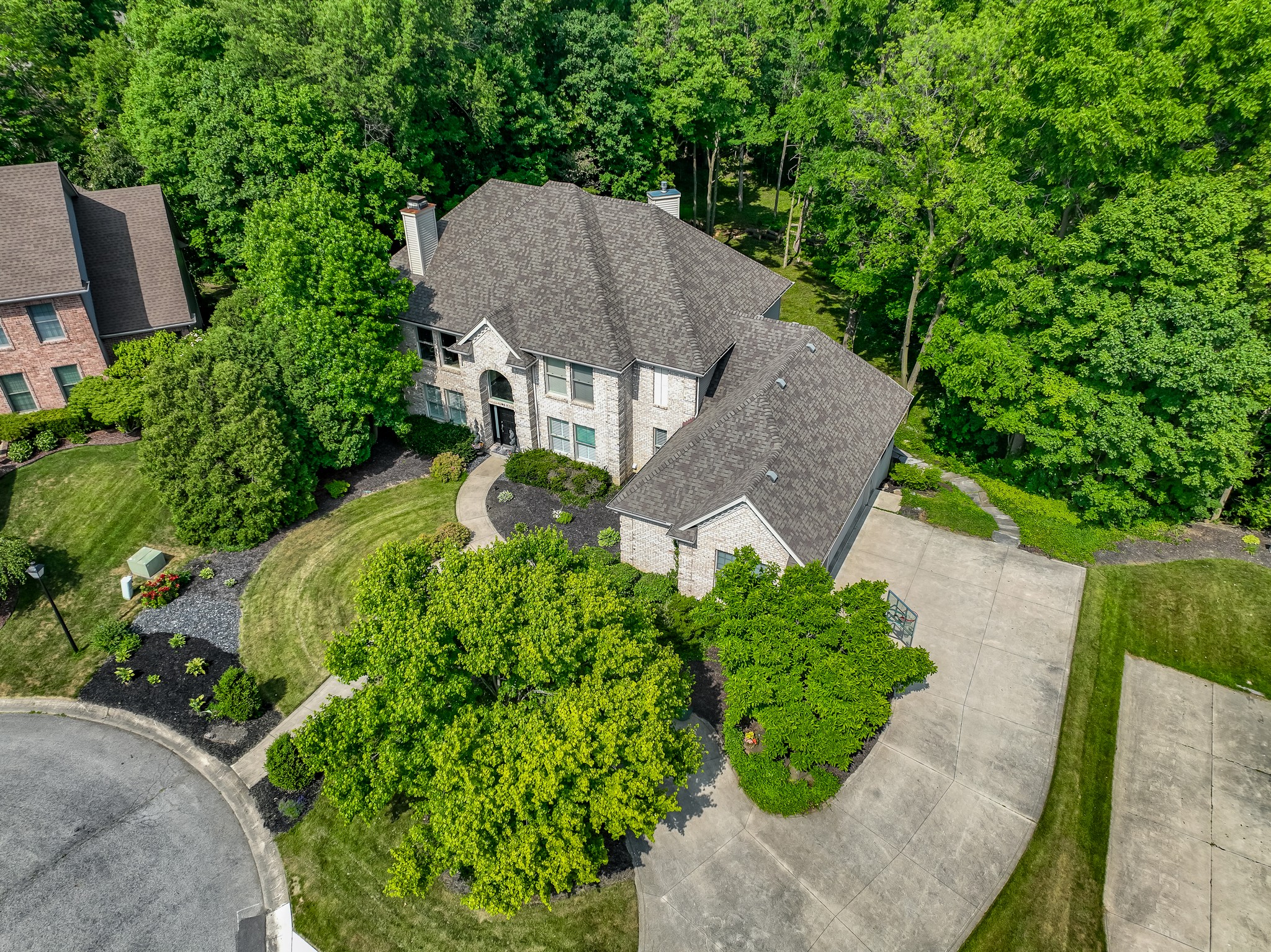  Exceptional Home Tucked Away on a Quiet Cul-De-Sac - 物件實景