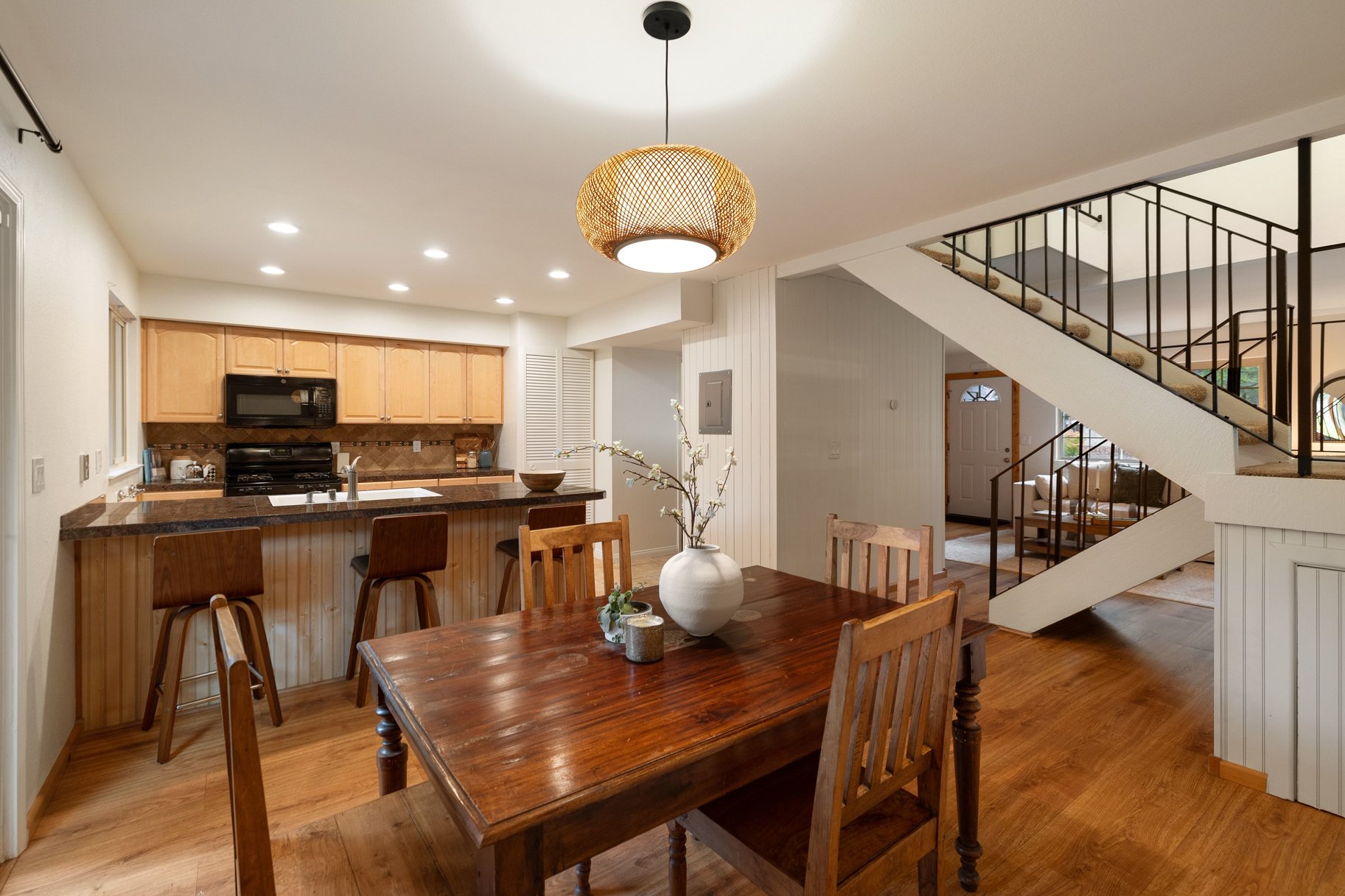  Updated and Well Located Lake Forest Glen Condo - 物件實景