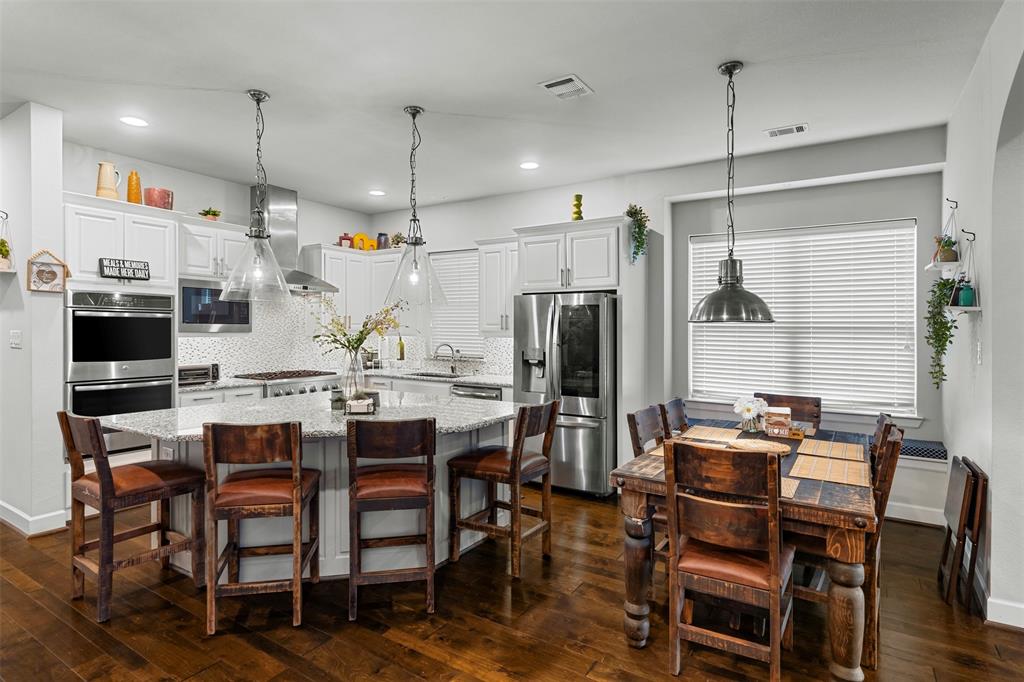 Arlington, Texas, 76005, United States, 4 Bedrooms Bedrooms, ,4 BathroomsBathrooms,Residential,For Sale,1890856