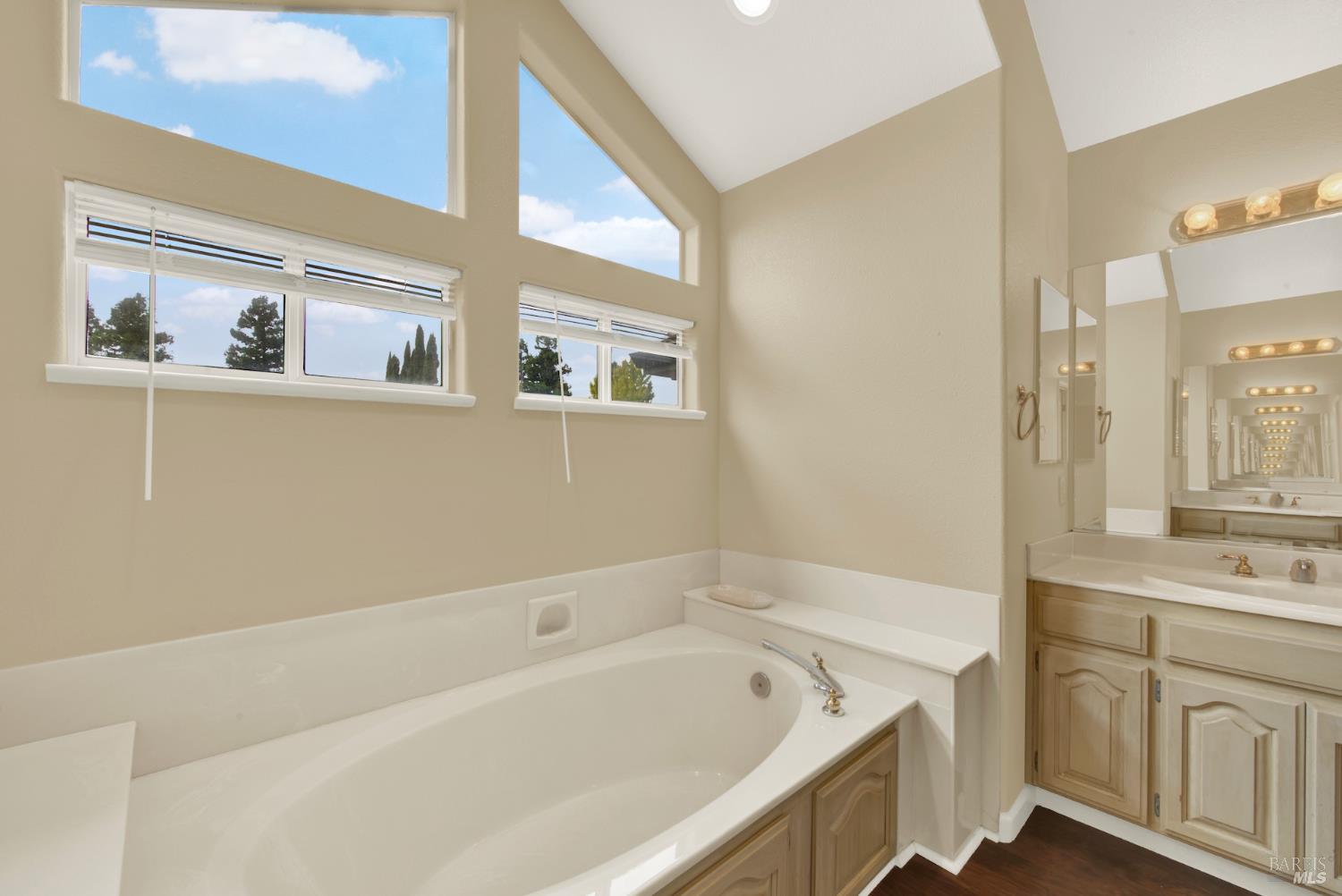 Dixon, California, 95620, United States, 5 Bedrooms Bedrooms, ,3 BathroomsBathrooms,Residential,For Sale,1992877