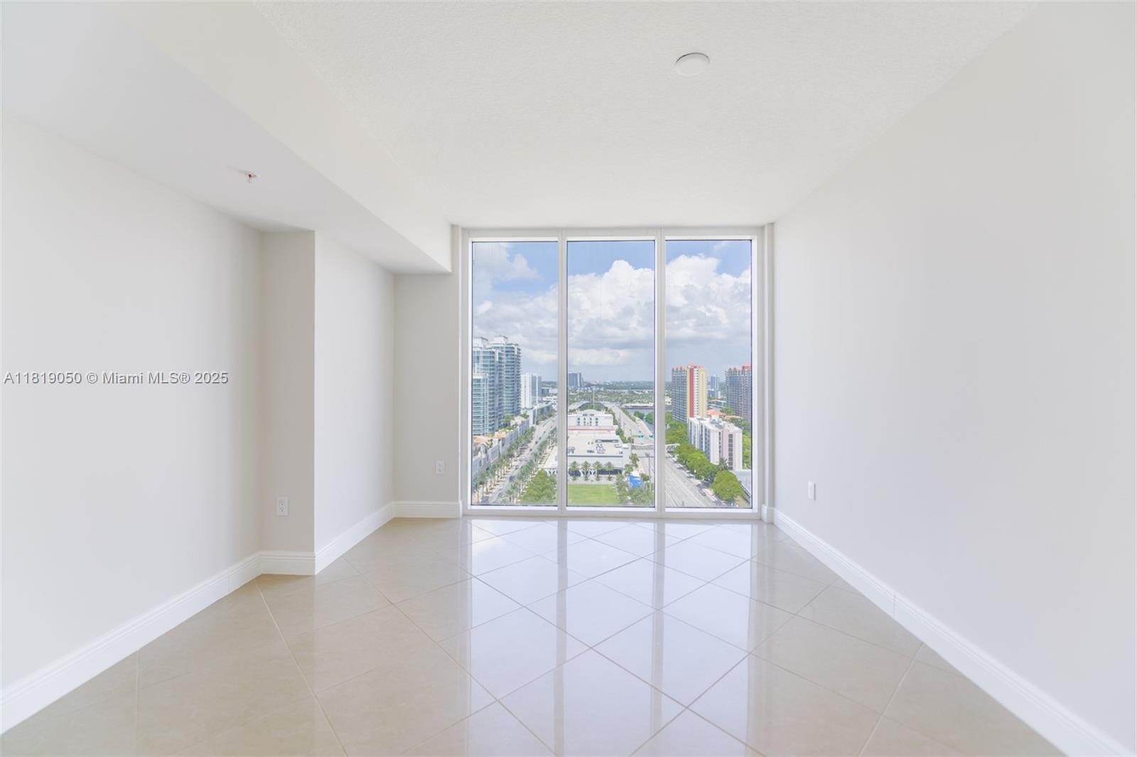 Sunny Isles Beach, Florida, 33160, United States, 2 Bedrooms Bedrooms, ,2 BathroomsBathrooms,Residential,For Sale,1991948