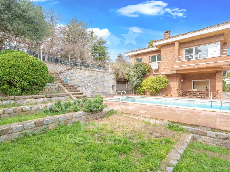 Cerdanyola del Vallès, Catalonia, ES, 4 Bedrooms Bedrooms, ,3 BathroomsBathrooms,Residential,For Sale,1622423