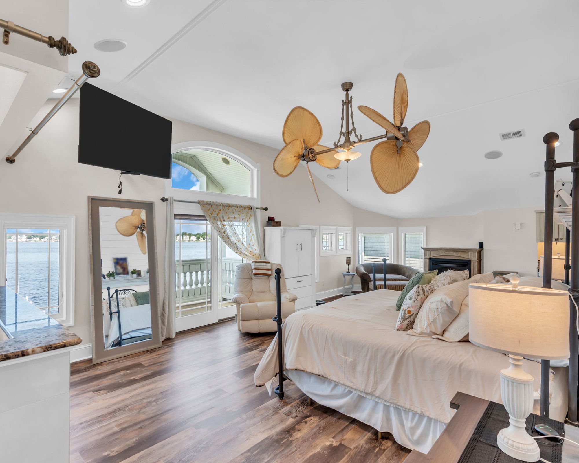  Finely Crafted Riverfront Luxury in Sandy Point - 物件實景