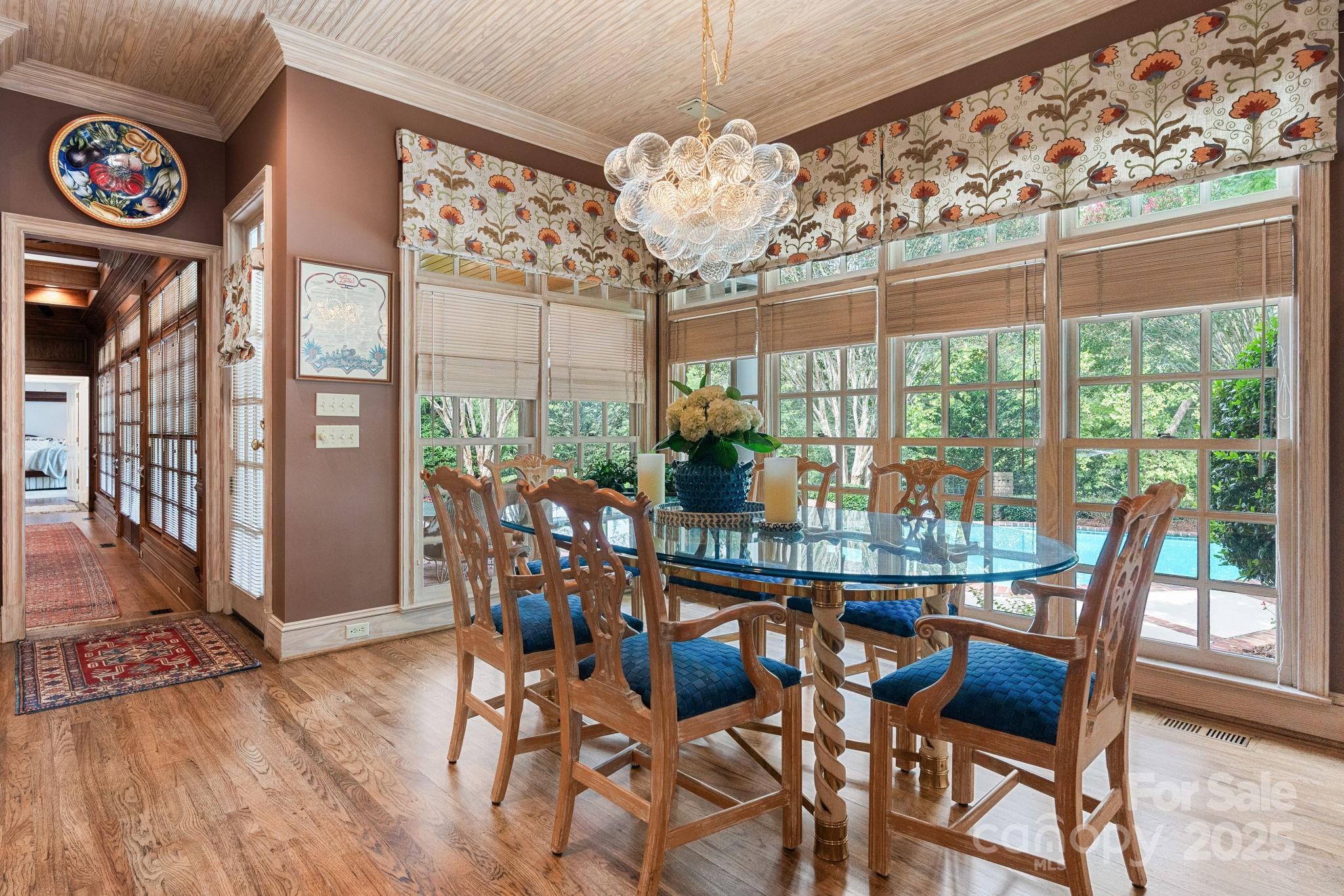 Hickory, North Carolina, 28601, United States, 4 Bedrooms Bedrooms, ,5 BathroomsBathrooms,Residential,For Sale,1942253
