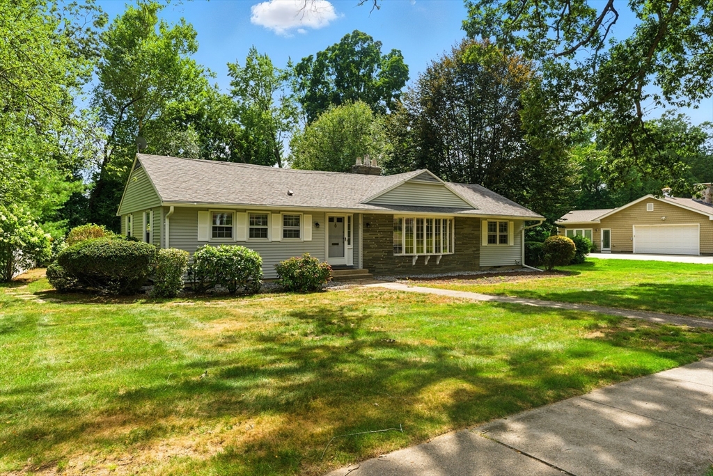Longmeadow, Massachusetts, 01106, United States, 3 Bedrooms Bedrooms, ,3 BathroomsBathrooms,Residential,For Sale,1933397