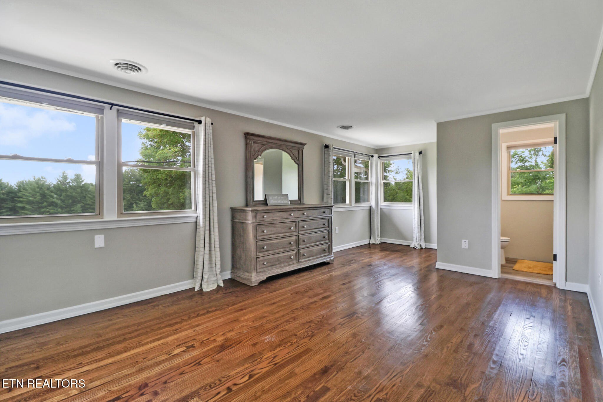 Crossville, Tennessee, 38571, United States, 5 Bedrooms Bedrooms, ,3 BathroomsBathrooms,Residential,For Sale,1986080