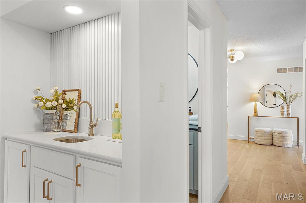 Ellisville, Missouri, 63011, United States, 4 Bedrooms Bedrooms, ,3 BathroomsBathrooms,Residential,For Sale,1989031