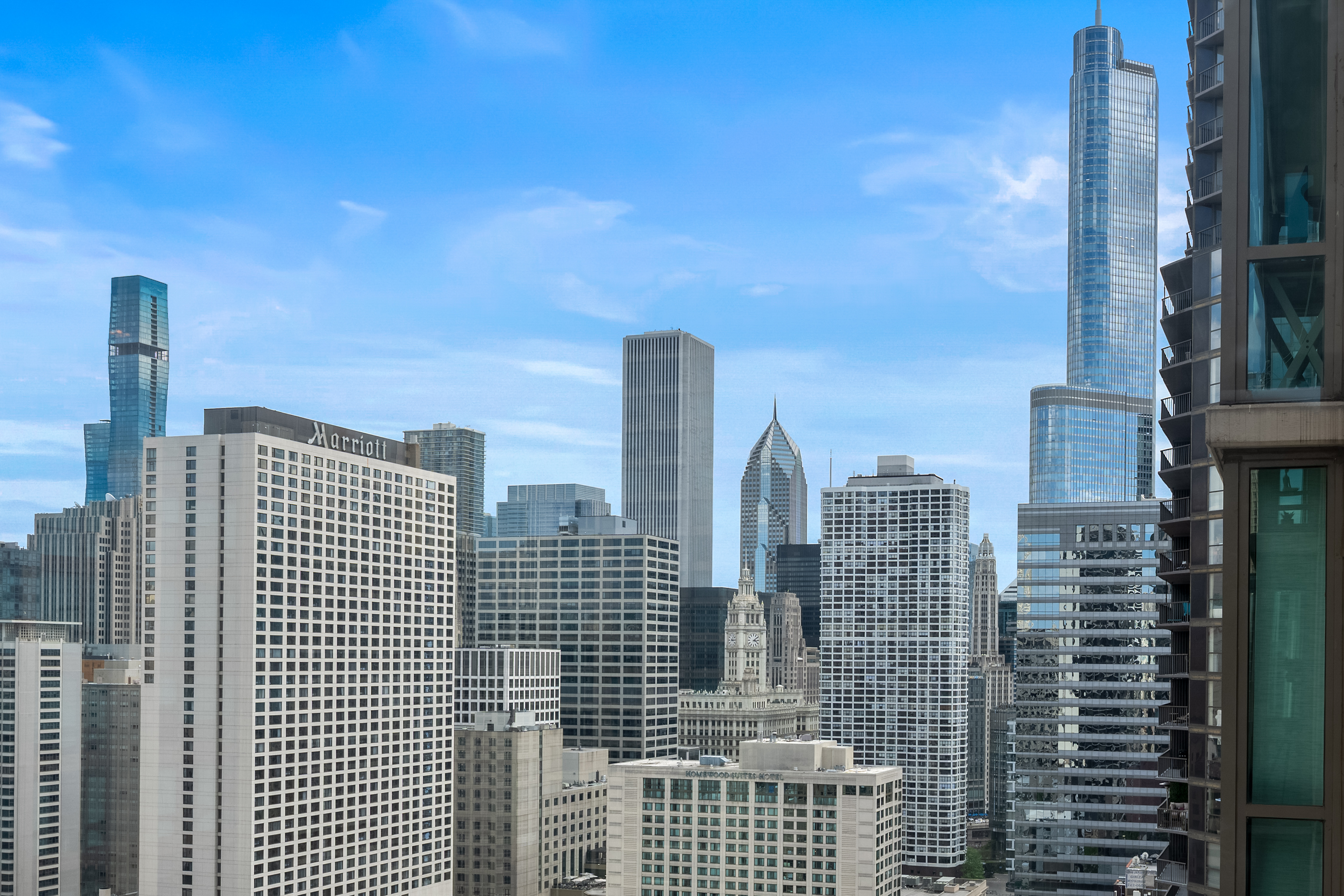  An Eexceptional Turn-key Opportunity in a Prime River North Location - 物件實景
