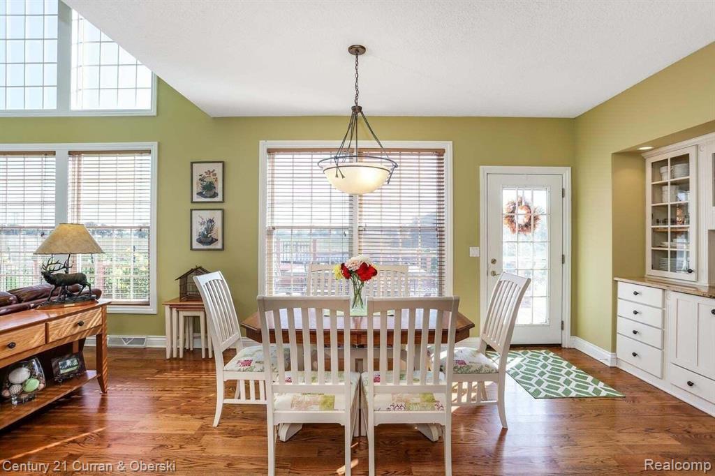 Jackson, Michigan, 49201, United States, 4 Bedrooms Bedrooms, ,3 BathroomsBathrooms,Residential,For Sale,1980498