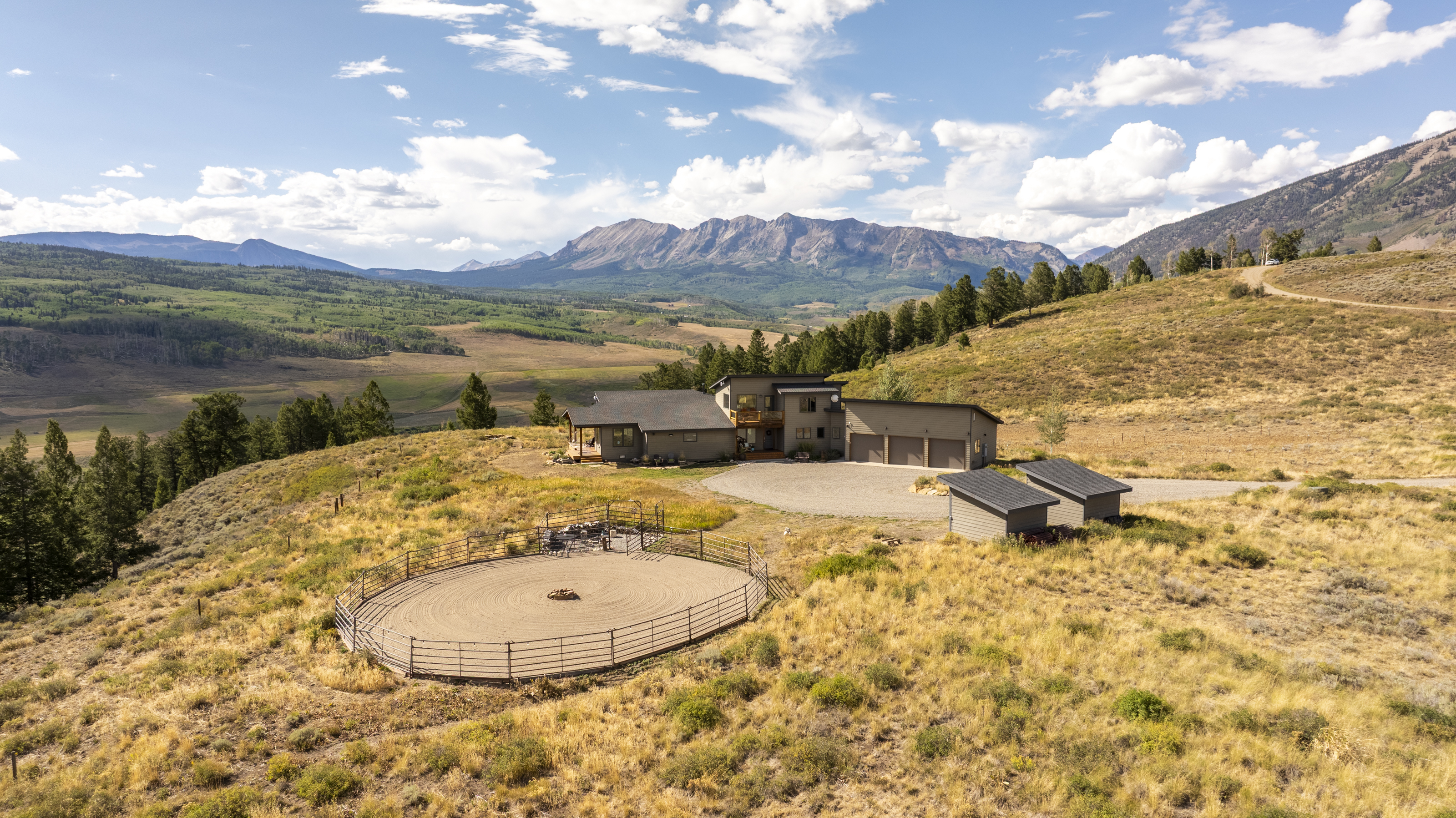  A True Colorado Legacy Property on 35 Acres - 物件實景