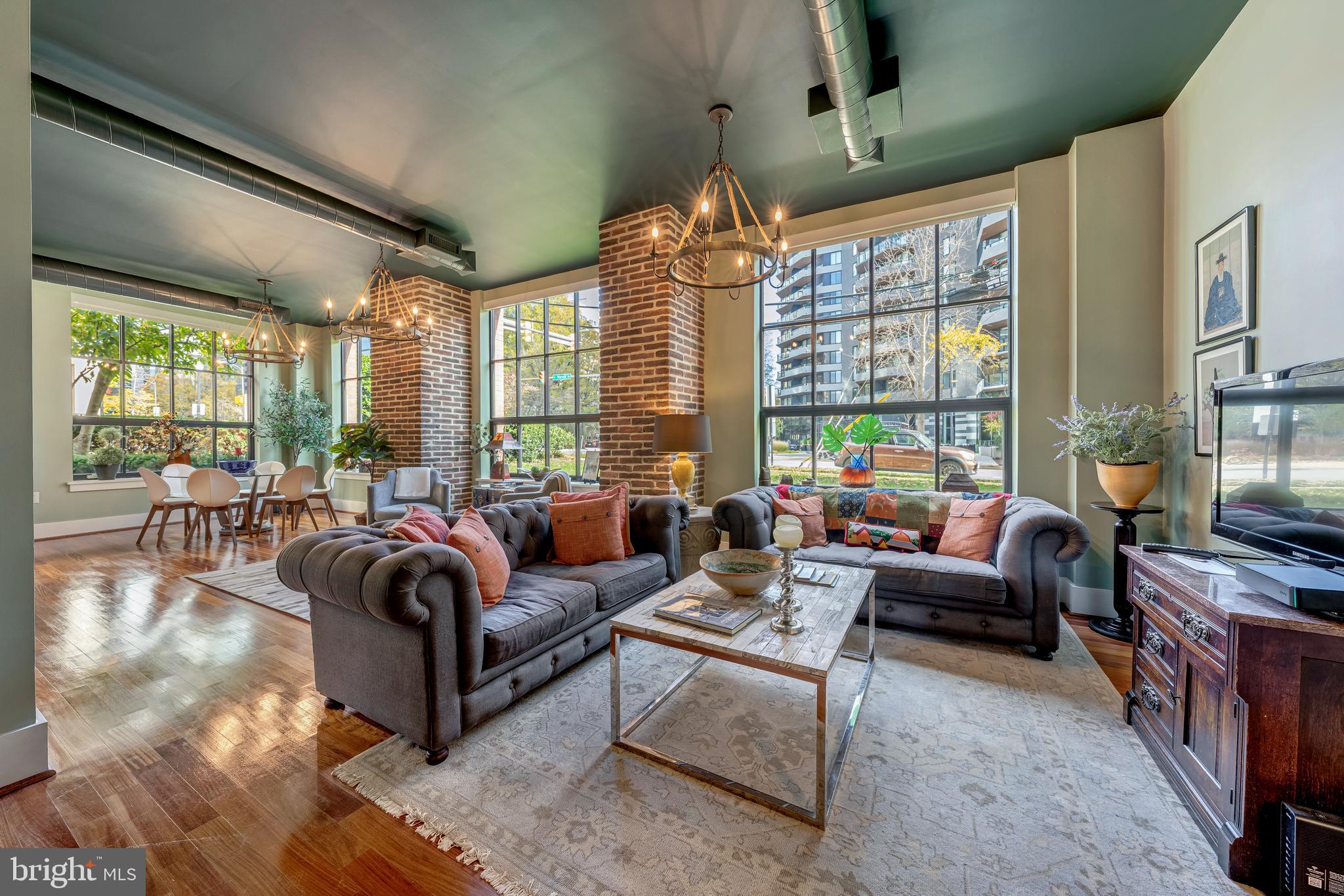 Arlington, Virginia, 22209, United States, 2 Bedrooms Bedrooms, ,2 BathroomsBathrooms,Residential,For Sale,1992776