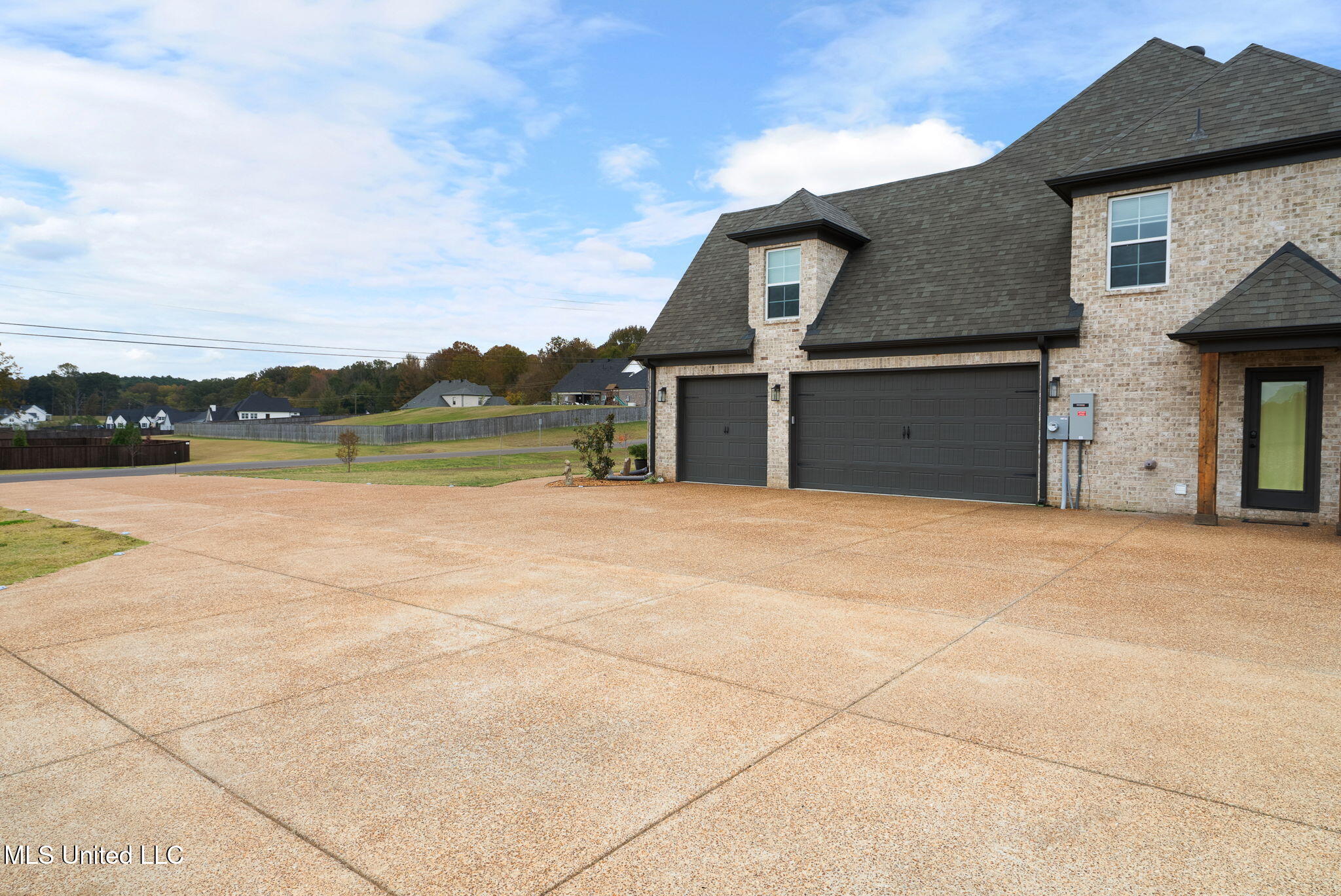 Hernando, Mississippi, 38632, United States, 5 Bedrooms Bedrooms, ,3 BathroomsBathrooms,Residential,For Sale,1991187