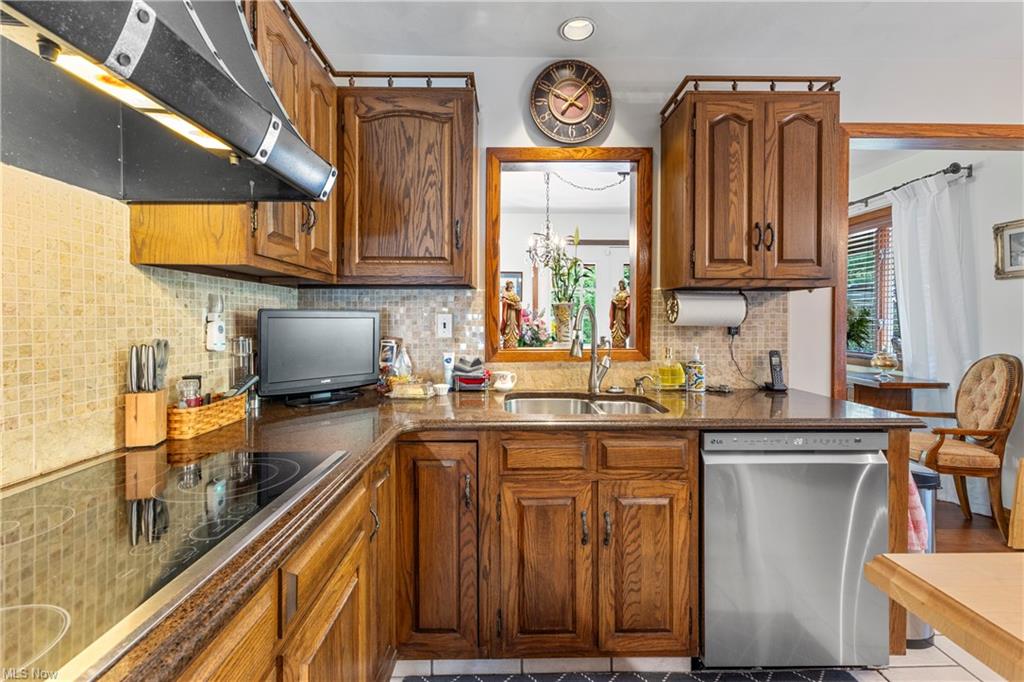 Chester, West Virginia, 26034, United States, 4 Bedrooms Bedrooms, ,3 BathroomsBathrooms,Residential,For Sale,1974553