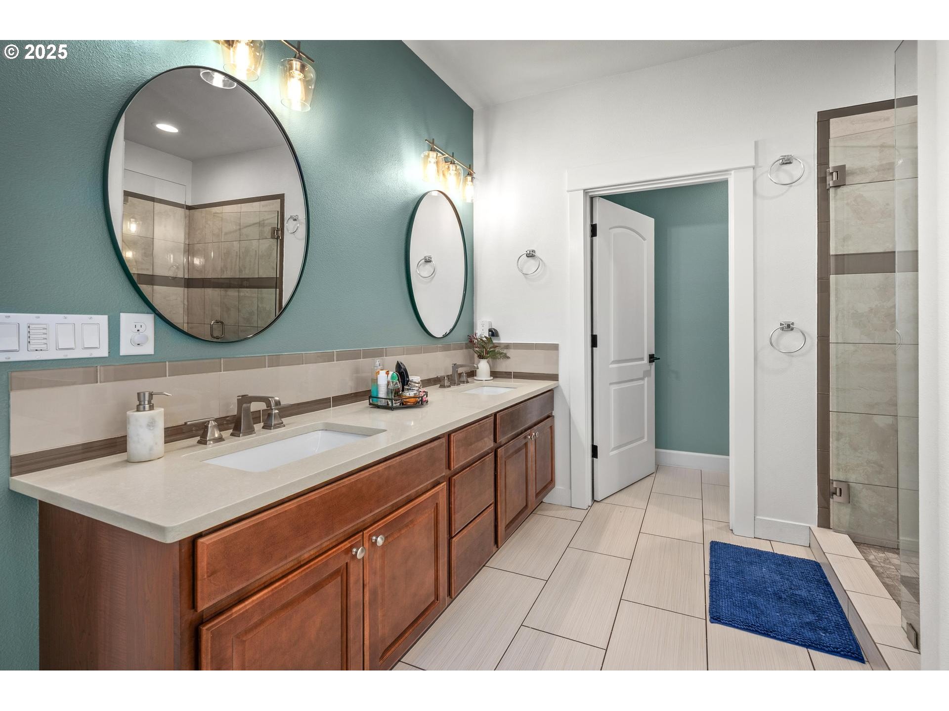 Portland, Oregon, 97223, United States, 4 Bedrooms Bedrooms, ,3 BathroomsBathrooms,Residential,For Sale,1991848