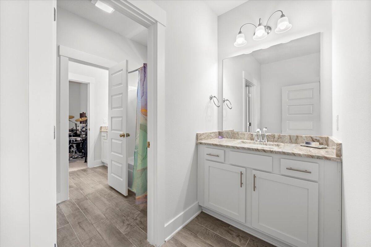 Gulf Breeze, Florida, 32563, United States, 4 Bedrooms Bedrooms, ,3 BathroomsBathrooms,Residential,For Sale,1933407