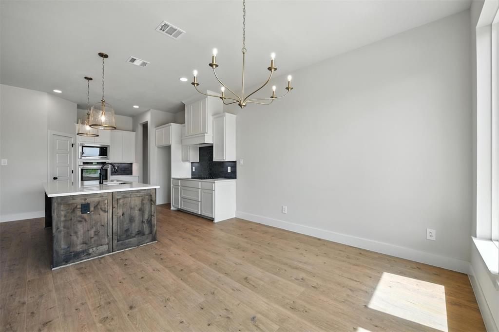 Weatherford, Texas, 76088, United States, 4 Bedrooms Bedrooms, ,3 BathroomsBathrooms,Residential,For Sale,1939670