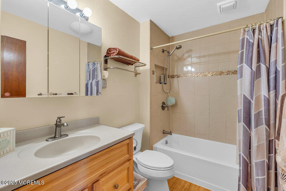 Hazlet, New Jersey, 07734, United States, 4 Bedrooms Bedrooms, ,2 BathroomsBathrooms,Residential,For Sale,1968911