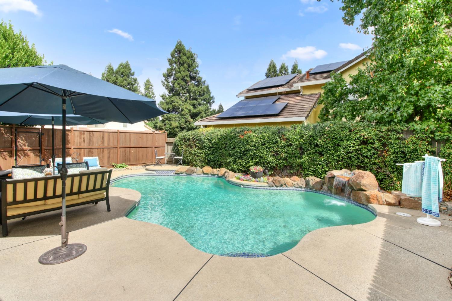 Elk Grove, California, 95624, United States, 4 Bedrooms Bedrooms, ,4 BathroomsBathrooms,Residential,For Sale,1987629