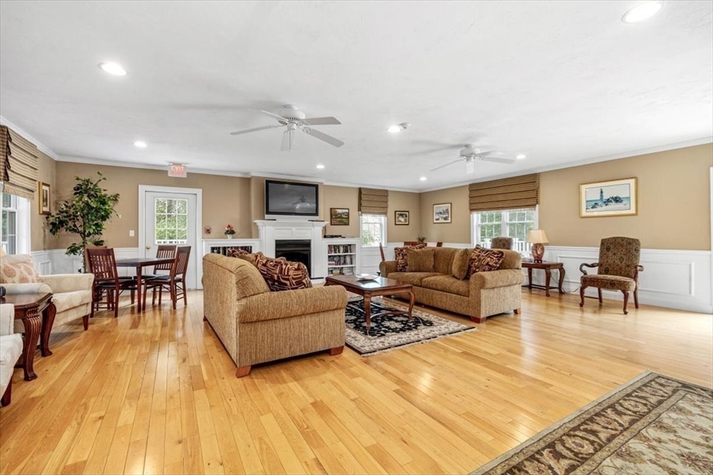 Marshfield, Massachusetts, 02050, United States, 2 Bedrooms Bedrooms, ,3 BathroomsBathrooms,Residential,For Sale,1938601